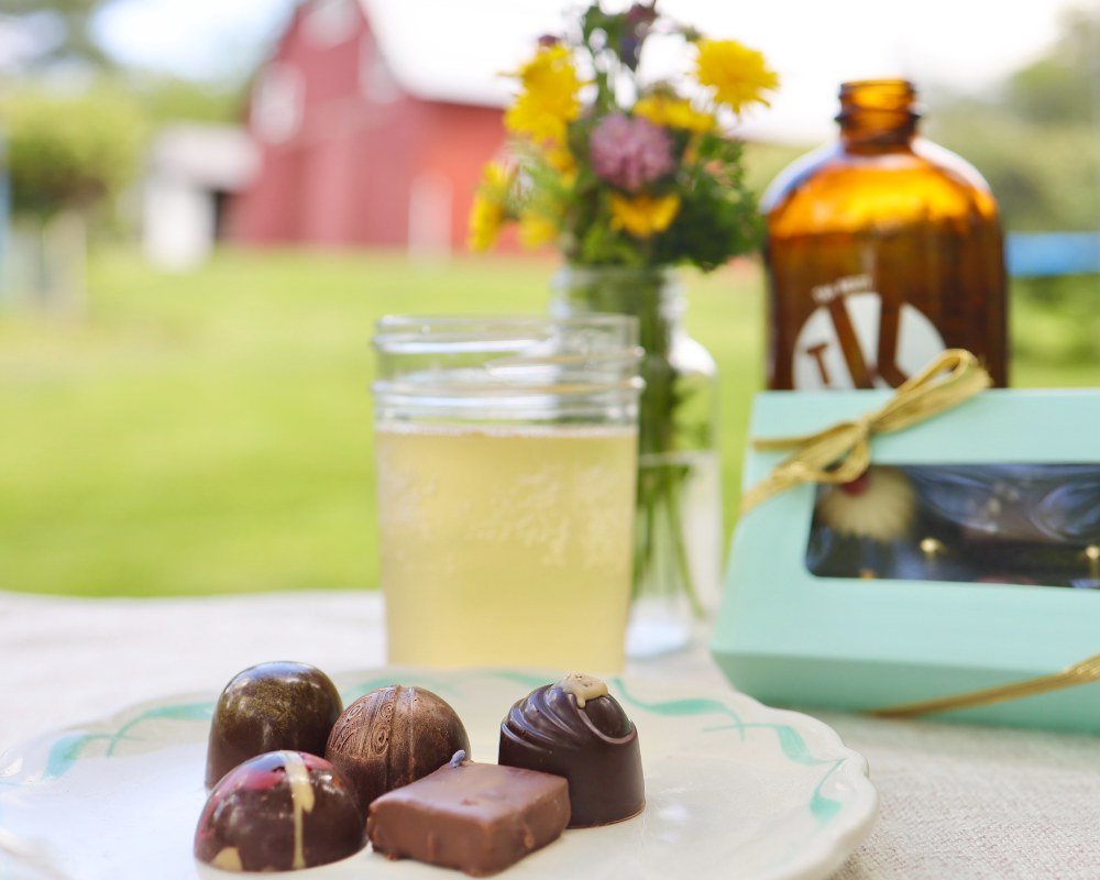 cocoa-mia-chocolates-tha-best-kombucha-full-shot.jpg