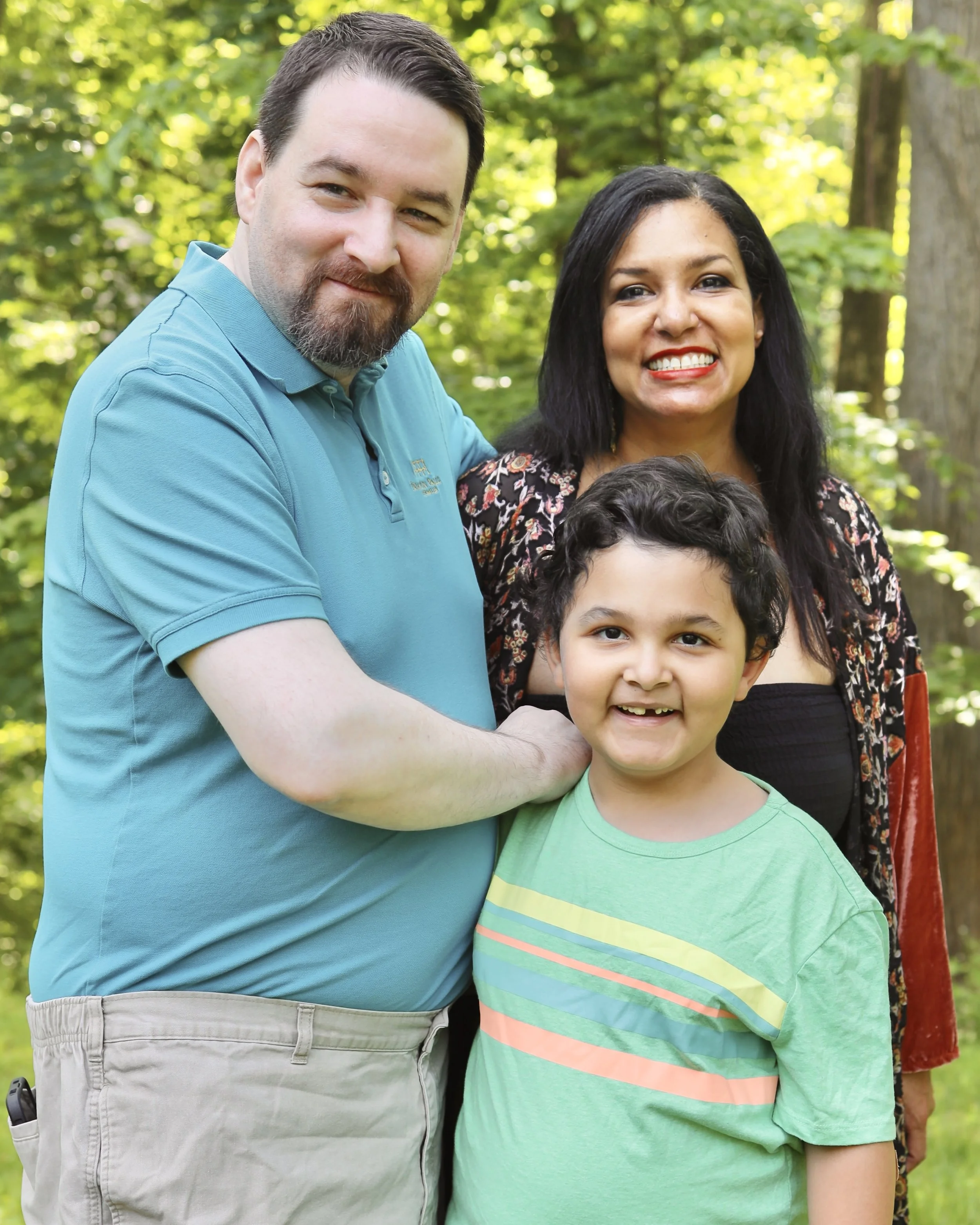 Outdoor-Portrait-Family-in-woods.jpg