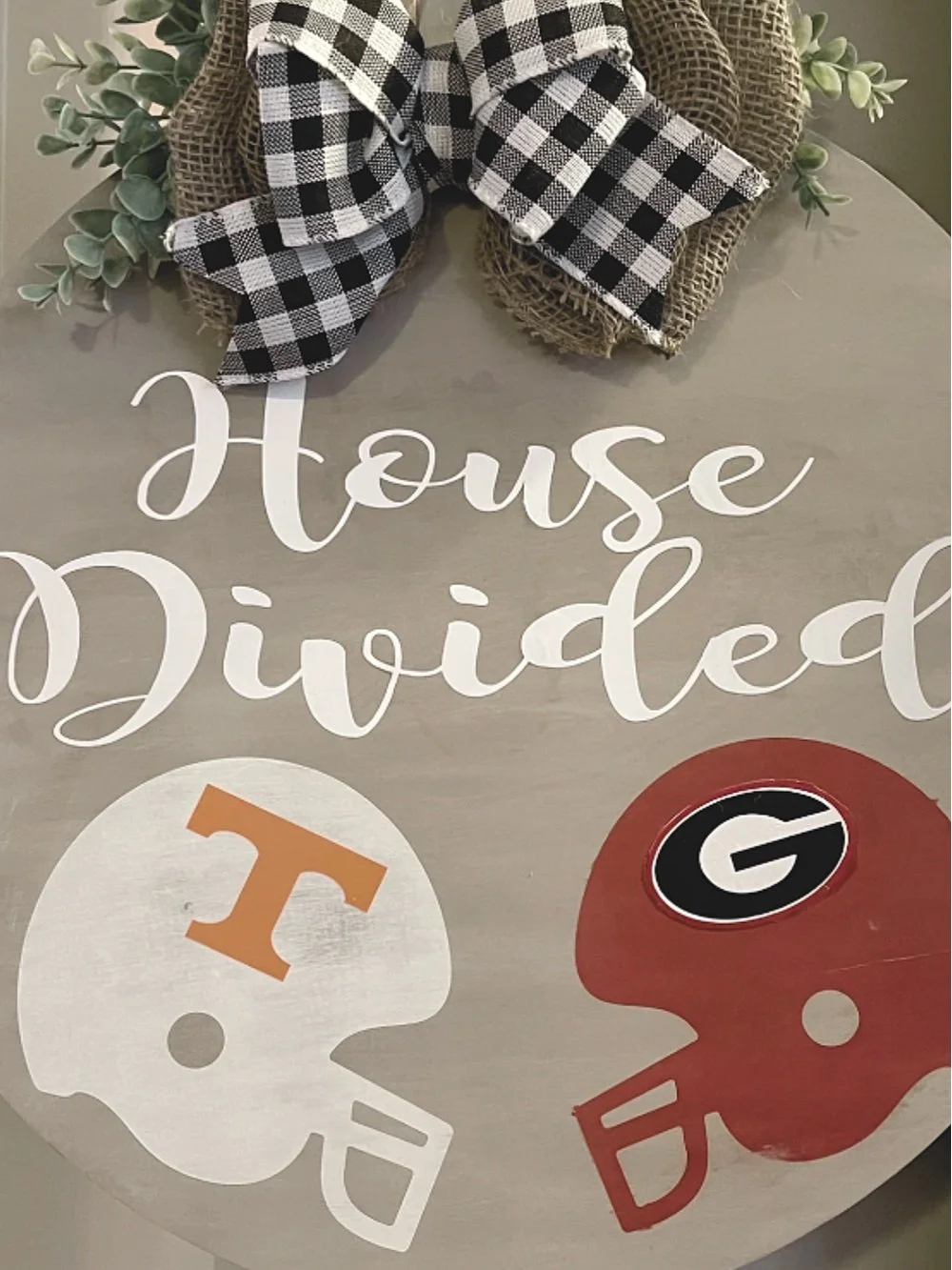 30 Brilliant House Divided Football Decor Ideas!