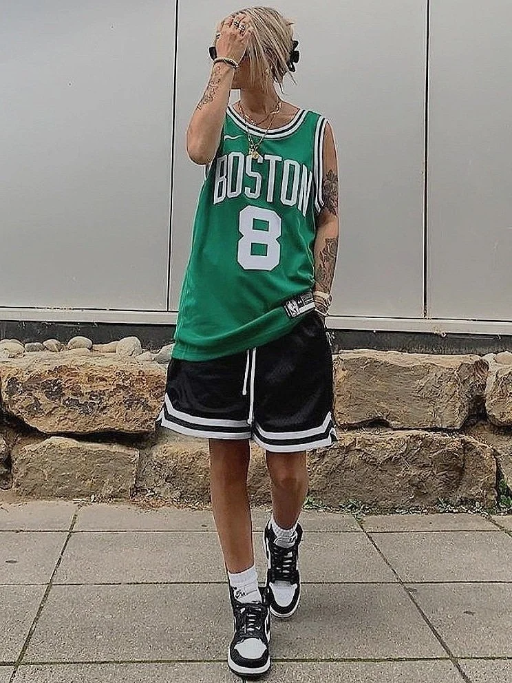 23 Sporty Casual Outfit Ideas To Wear To A Basketball Game!