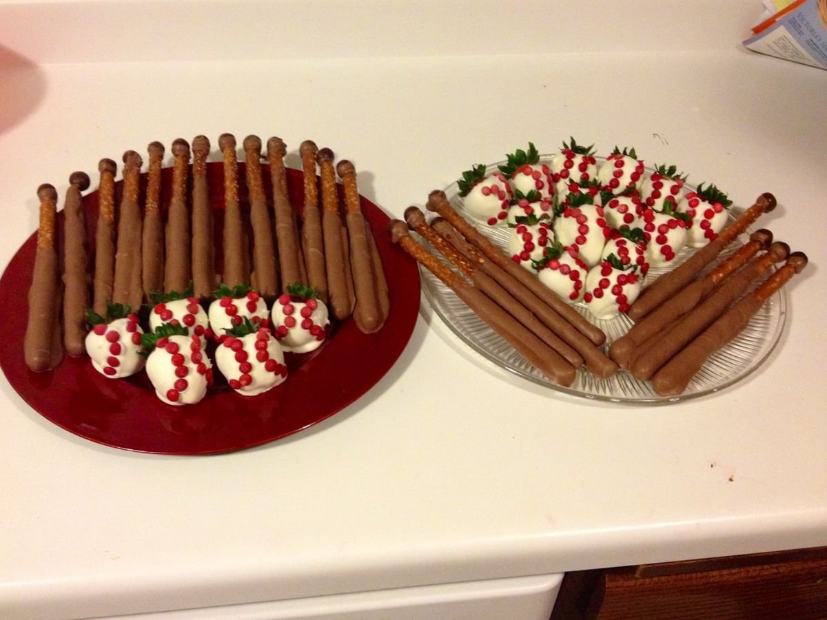 40+ Ideas To Throw The Perfect Baseball Tailgate Party! (Best Decor