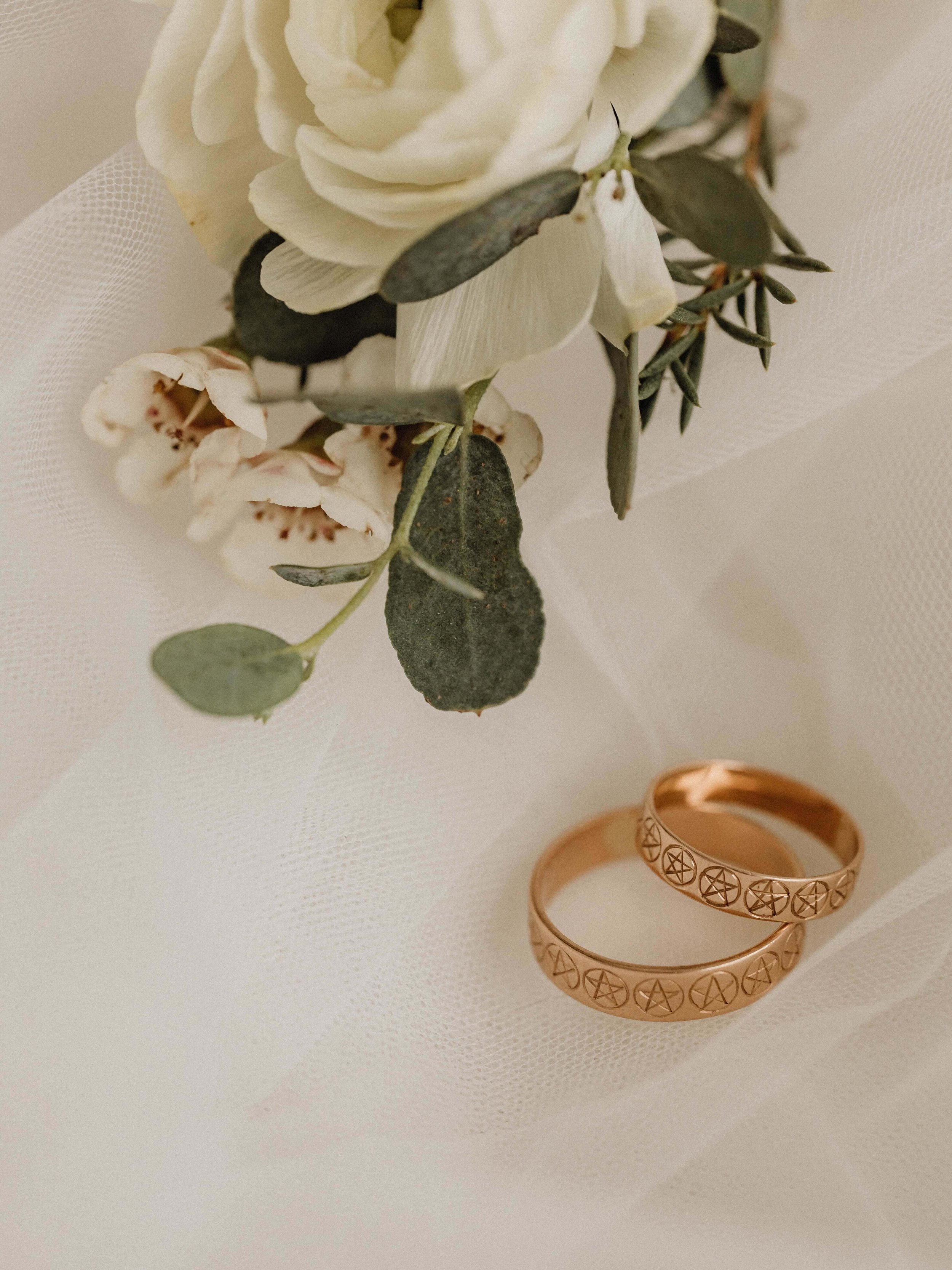 A Guide To Redesigning Your Engagement Ring (Everything You Need To Know)