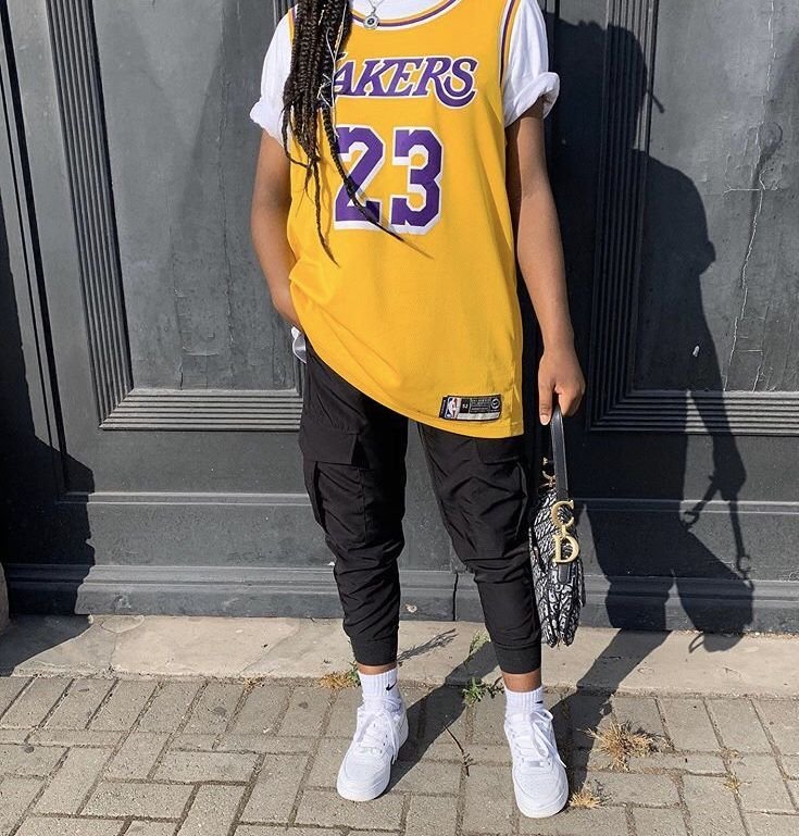 Street Style  Basketball jersey outfit, Nba jersey outfit, Nba outfit