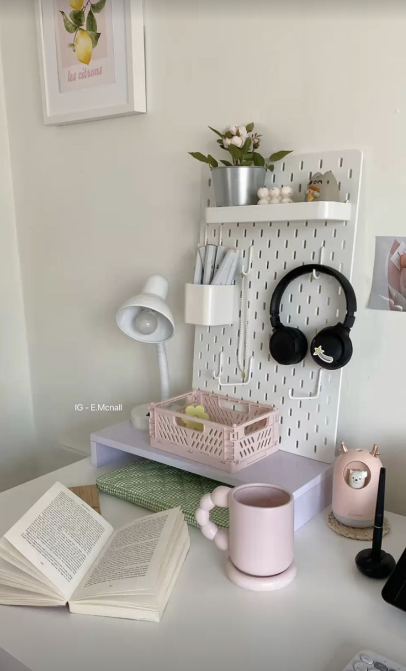Cute Desk Decorating Ideas for an Aesthetic Homework Space with