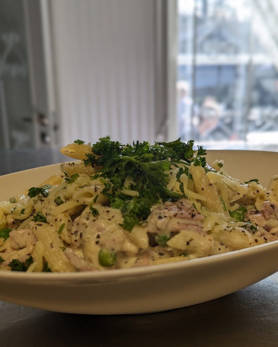 Veckans husman! Kockens &ldquo;carbonara&rdquo; Pasta med skinka, ricotta &amp; mozzarellas&aring;s! L&aring;t det smaka!  #restaurang #b&auml;stafiket #gr&ouml;nastugan #gronastugan #cafe #lunch #afternoontea #l&ouml;tsj&ouml;n #duvbo #ursvik #sundb