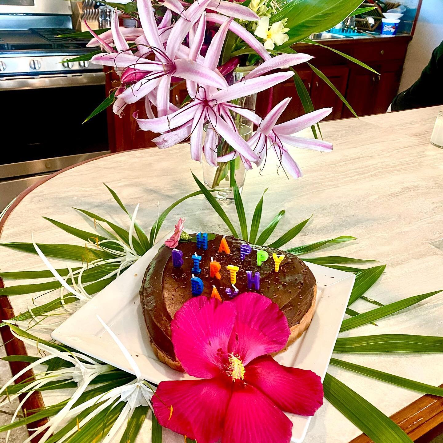 We had a wonderful time celebrating you Ashley Endris! We are glad we could make your birthday a special one and hope you enjoyed the cake created by our Private Chef Doris 🎂❤️ 

Safe travels ✈️ 

#casadeplayasolmate #belizetourism #SanPedro #amberg