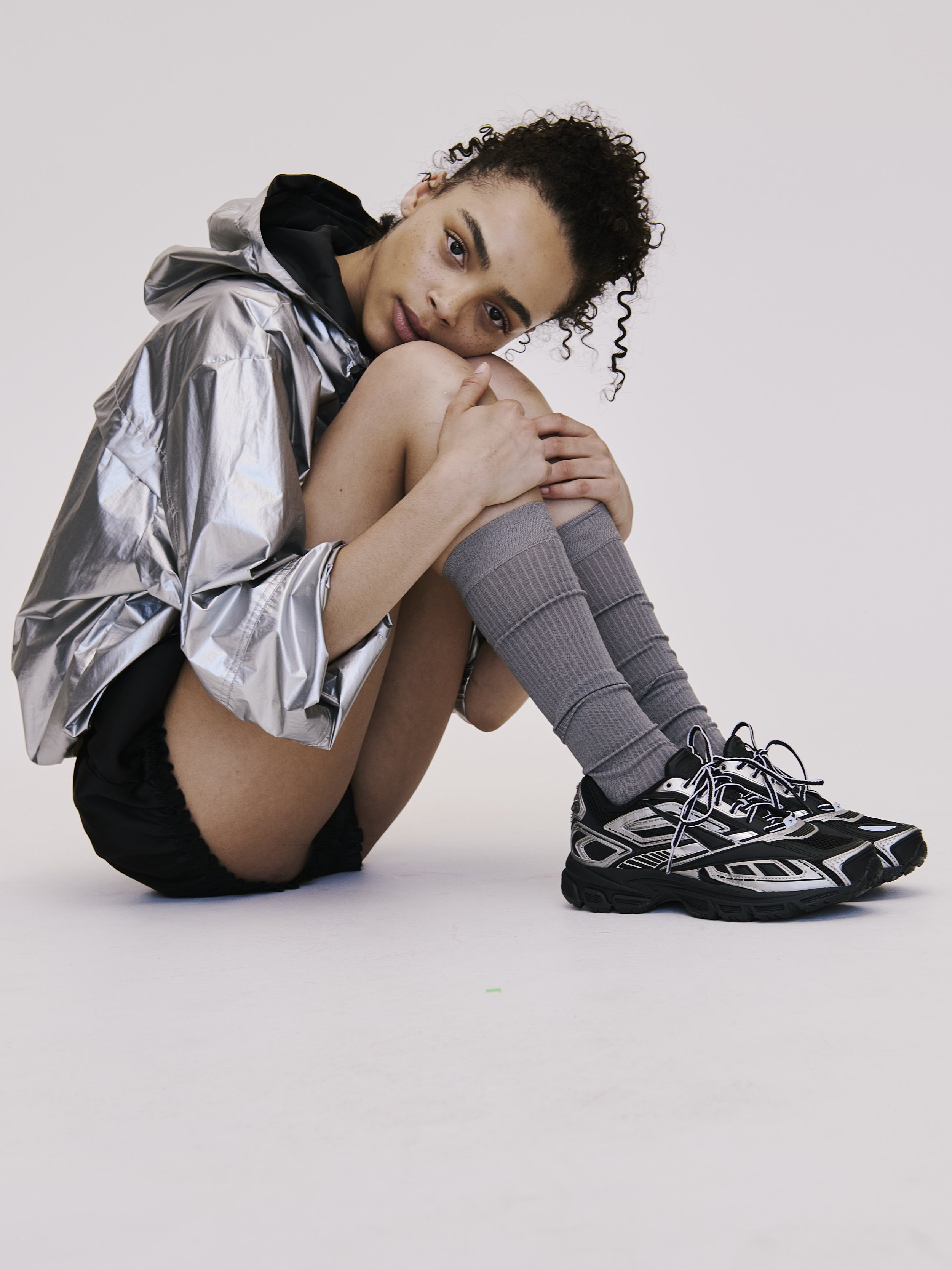 SHOT_02_Black_Metalic_Carryover_251017_Reebok__SHOT_02_329.jpg