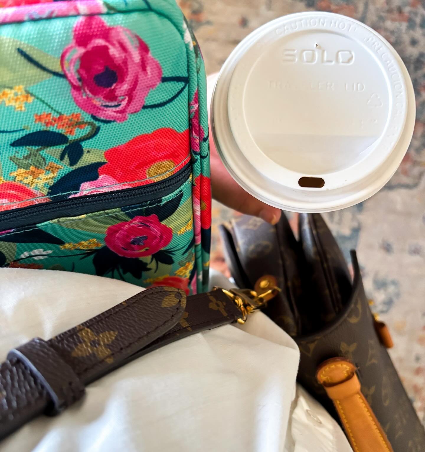 Hands full, heart full 🤍🤍 

My Tuesday morning Bible study fills my heart with so much joy, comfort and passion for the Lord. I can&rsquo;t recommend enough surrounding yourself with women who are pursuing God and His plans everyday, it makes such 