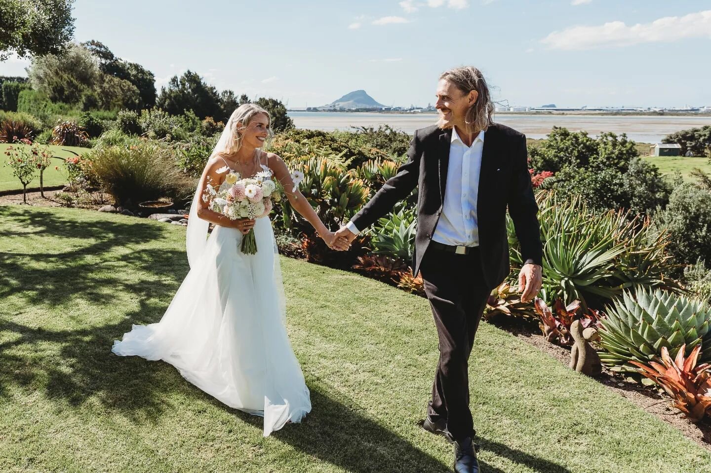 When you get to jump in at the last minute and marry one of your close friends! 
 
Introducing Mr and Mrs Neate. 

Life doesn't get much more wholesome than this! 

How good is LOVE, the greatest gift of our lives... also, how fricken beautiful is Sa