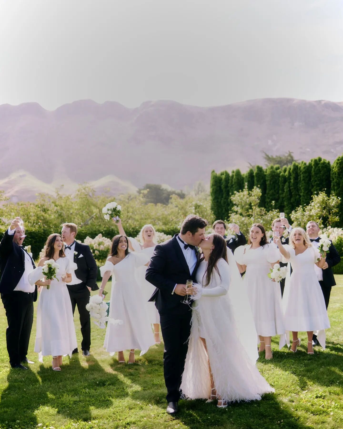 When an entire wedding of Aussies fly across the ditch to celebrate over some Hawkes Bay goodness. 🥂🍇

Laura and Jordie at @craggyrange 

📷 Captured by @jonnyscottphoto