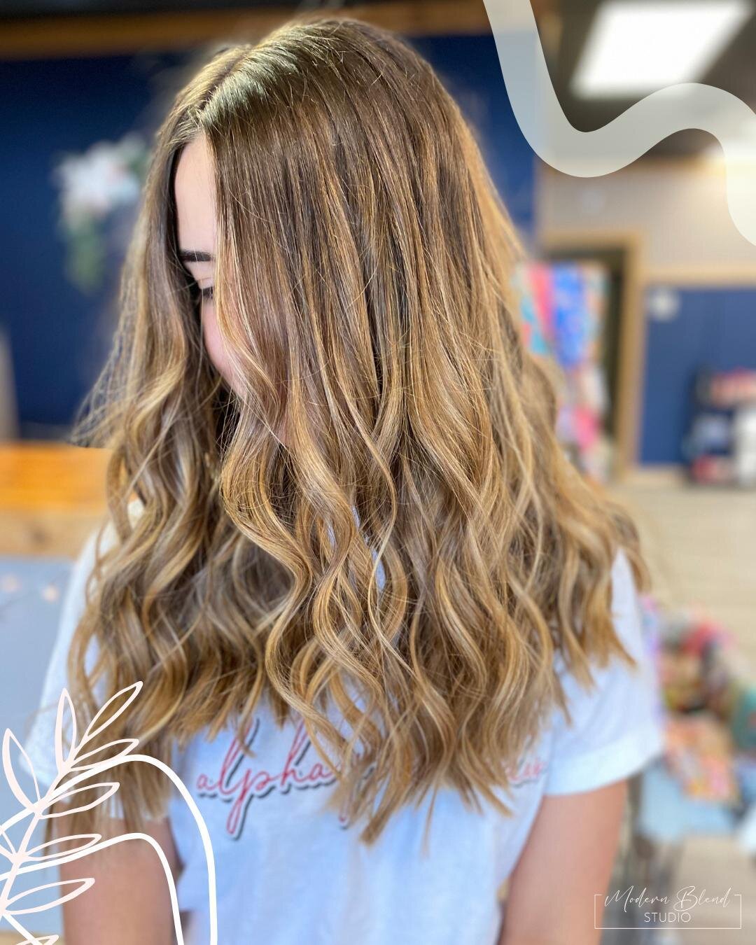 All that H A I R 💁&zwj;♀️ Have you booked your next hair appointments yet? Contact us at (810) 652-6069 to get you fall hair appointments on the calendar 🍂⁠
.⁠
.⁠
.⁠
.⁠
.⁠
#modernblendstudio #hairpainting #modernsalon #colormelt #hairdresser #ombre