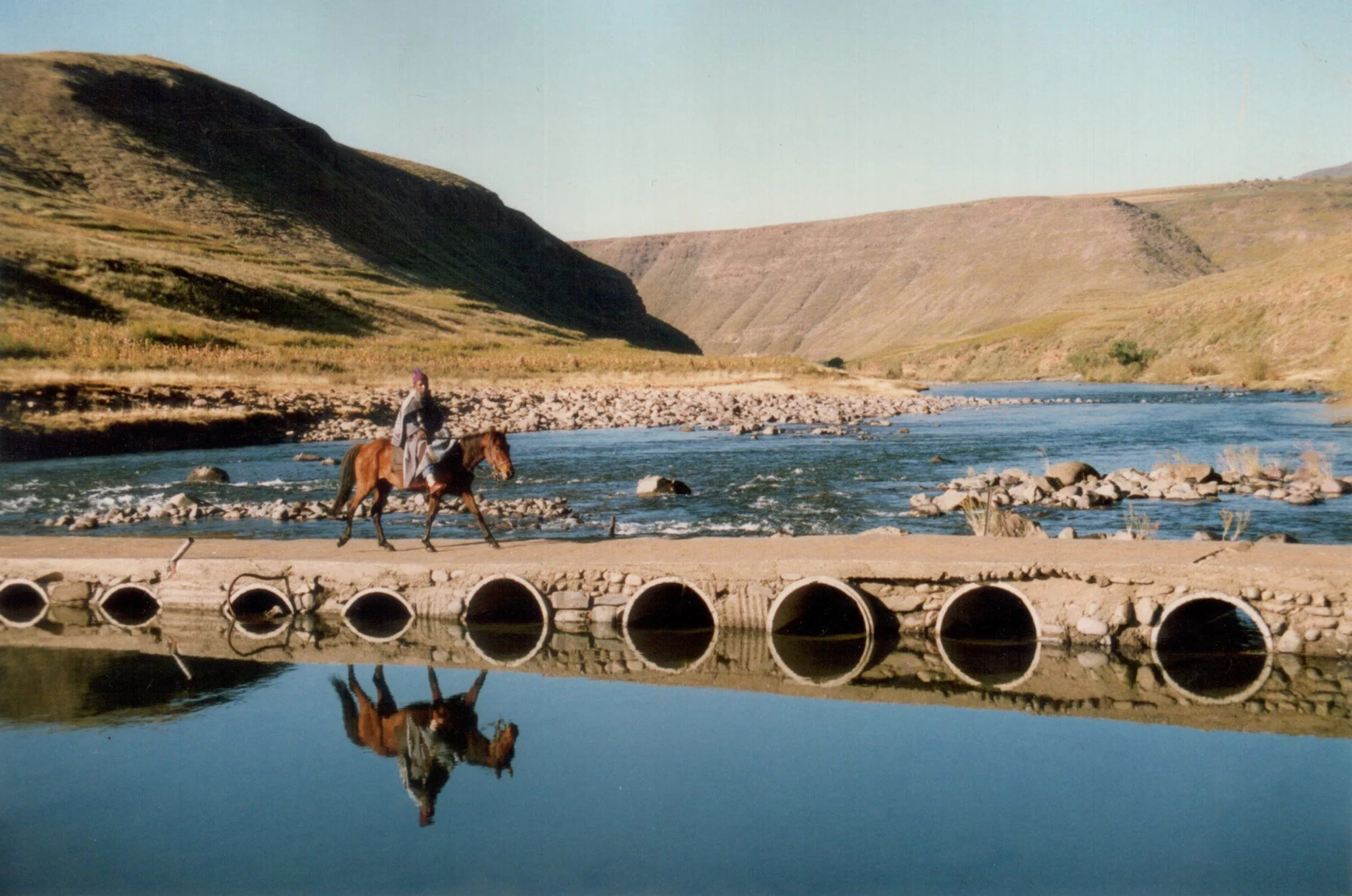 Rivers as Social – Ecological Systems are  where interactions among people, catchment landscapes and the rivers draining these catchments take form in many complex ways.  Our research in Australia and elsewhere explores and unpacks the complexity of