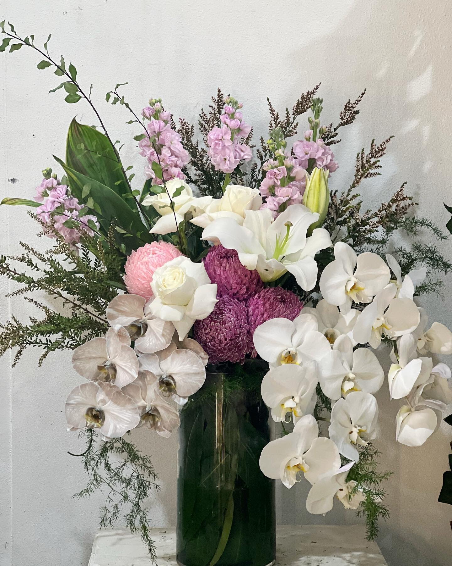 Orchids lovers  #simplydifferentflorist #flowers #freshflowers #lover #floralarrangements #flowerarrangment #weddingdesign #flowerdesign