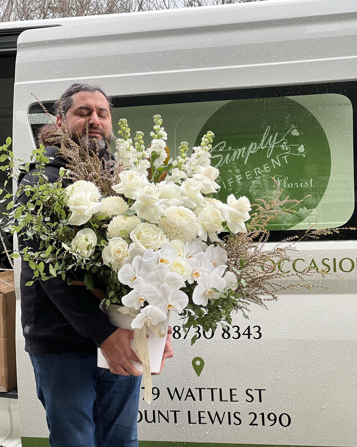 We love delivering smiles &hellip;#simplydifferentflorist #flowers #floralarrangements #freshflowers #alloccasionfloral #sydney #sydneyflorist #sydneyflowers #weddingflowers #weddingflorals