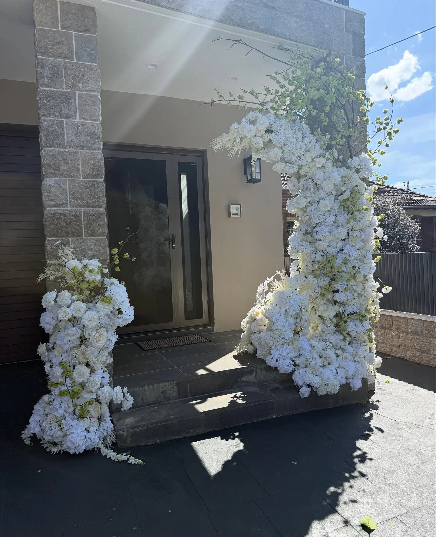 A touch of floral elegance for the bride&rsquo;s forever moment 🌷✨ #BridalHouseDecor by simply different florist 

#florist #housedecoration #bridaldecor