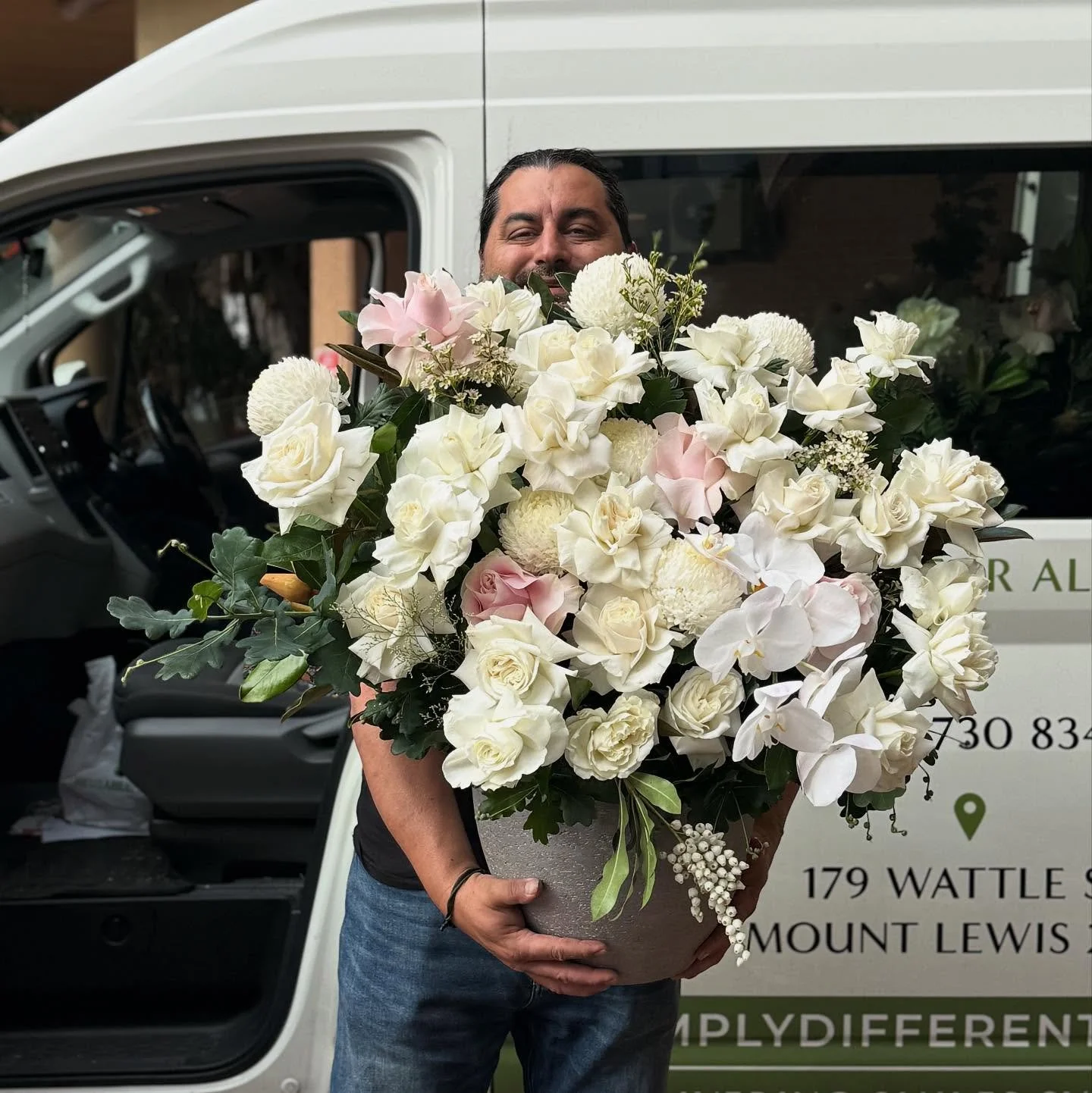 Special delivery on the way 

#simplydifferentflorist #florist #bansktownflorist #floraarrangment