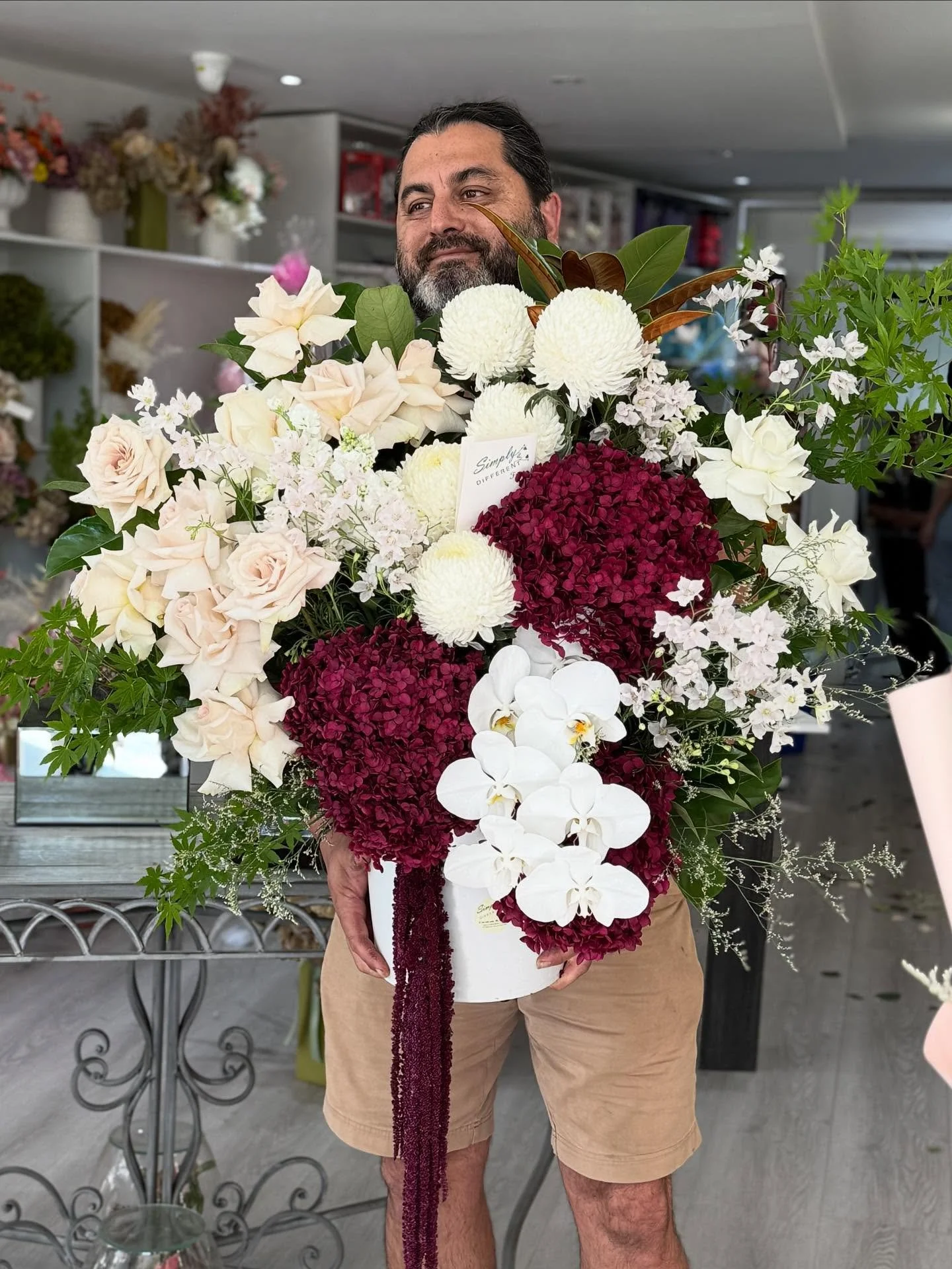 Want to surprise someone today ?
Call us or pop in store 

Floral arrangement to make a statement, of course with all ur favourite colours 

#simplydifferentflorist #bankstownflorist #bankstownfloralsdelivery #florist #floralarrangements💐 

Shop 1 a