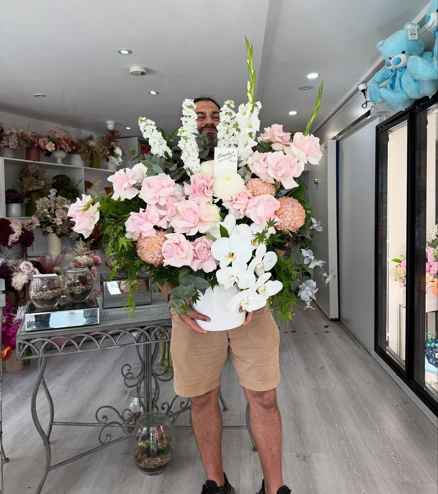 Pink and white palette 

#simplydifferentflorist #florist #bansktownflorist #floralarrangement 

Shop 1 and shop 2
7-9 cross st Bankstown 
NSW 2200

0410410870
