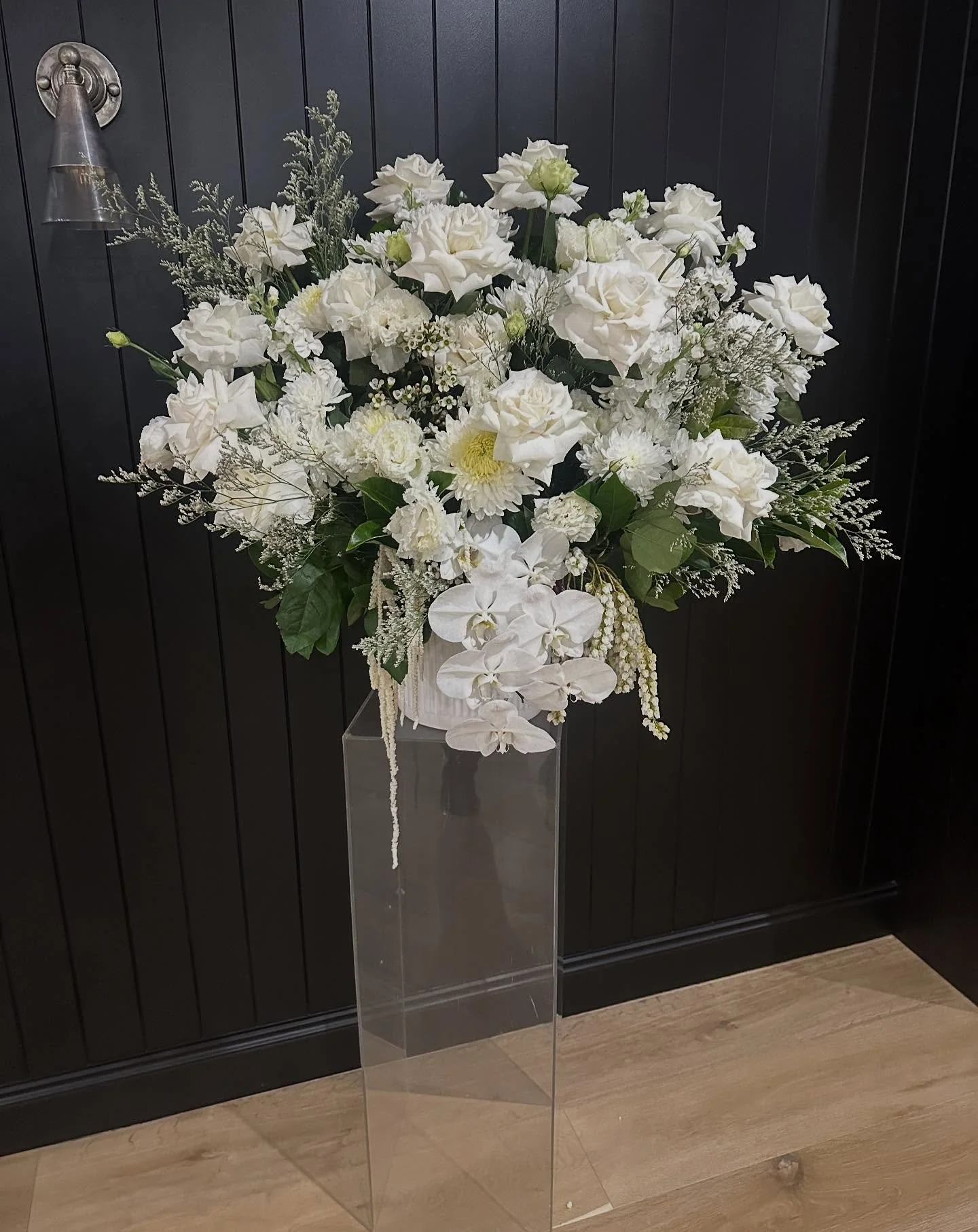 Classic whites with our signature 

#simplydifferentflorist #florist #bankstownflorist #florals