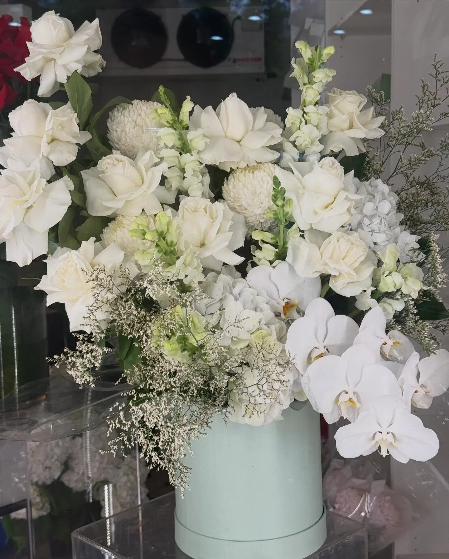 Whites classic 

#simplydifferentflorist #florist #florals #flowers