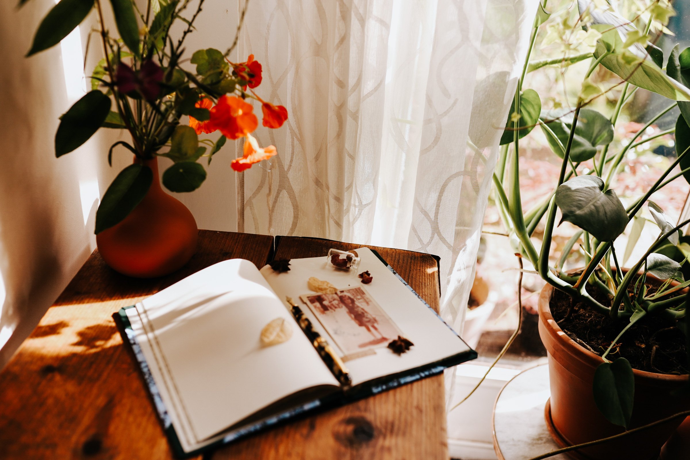 5 WAYS TO FIND a BOOK WITHIN YOU