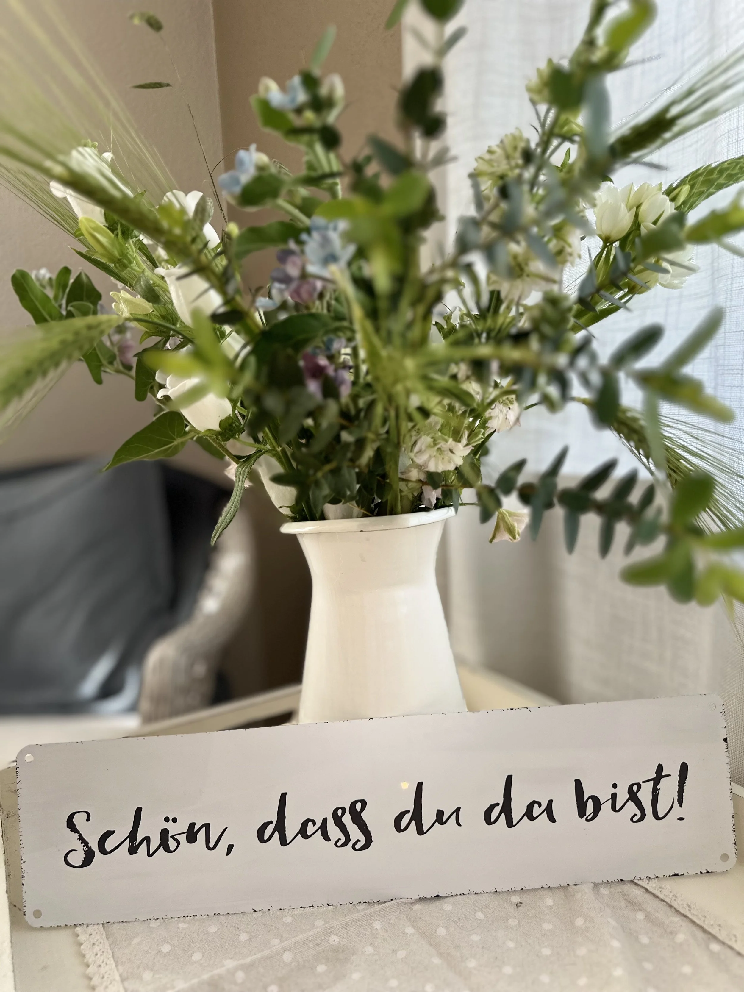 schoen-dass-du-da-bist-schild-blumen-praxis-basel.jpg