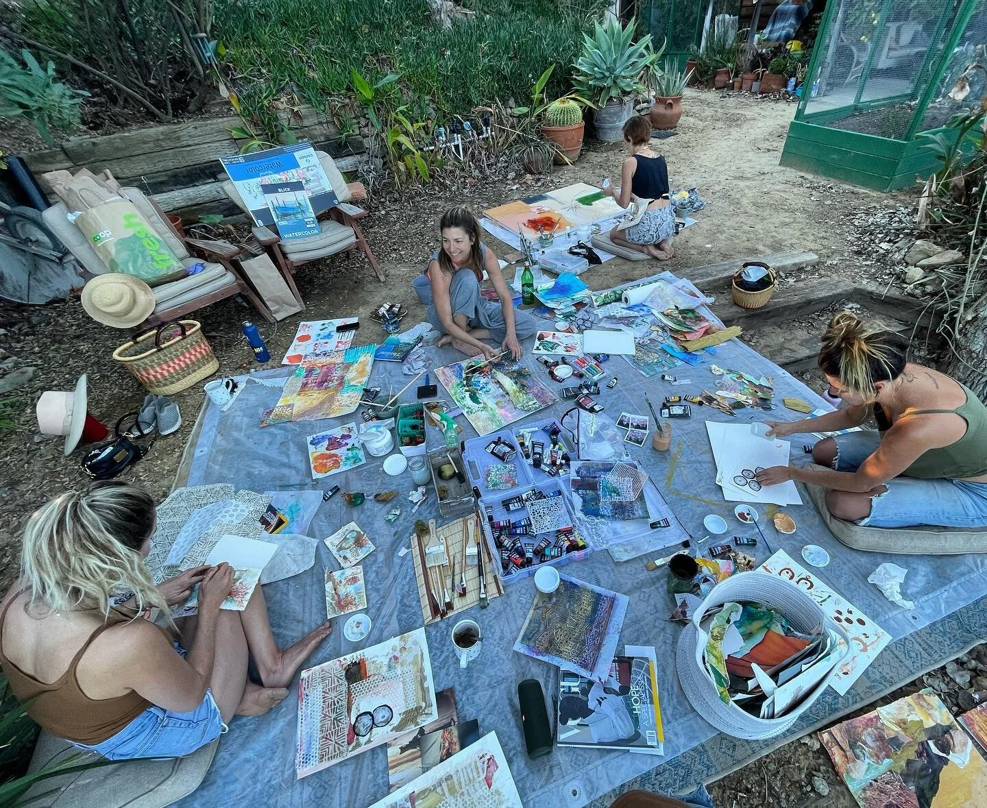 I love to paint and collage with friends! It&rsquo;s my new favorite way to spend a Sunday afternoon💕