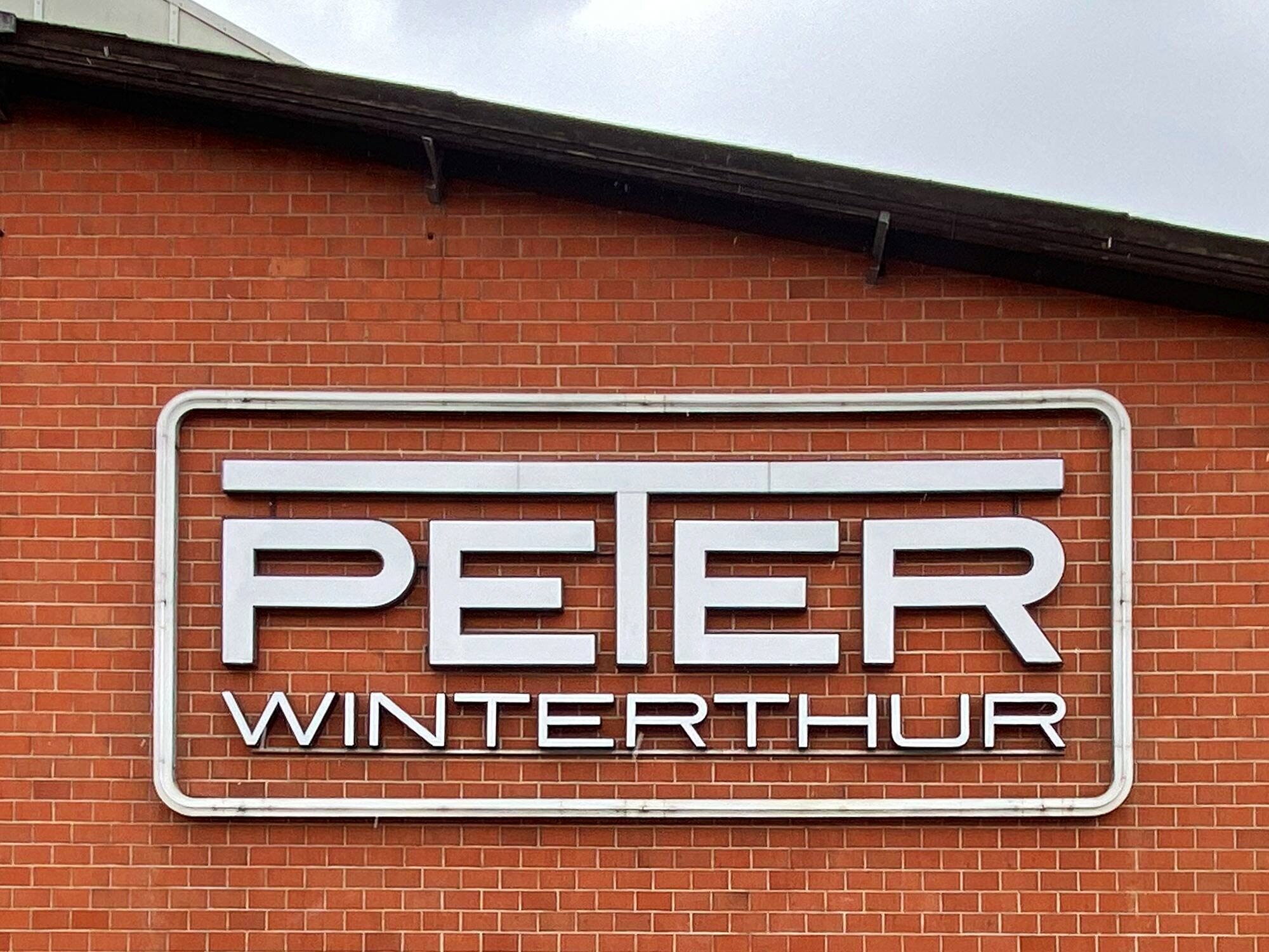 peter-winterthur-immobilien-gewerbe-vermietung-fassade-logo-qf-2.jpg