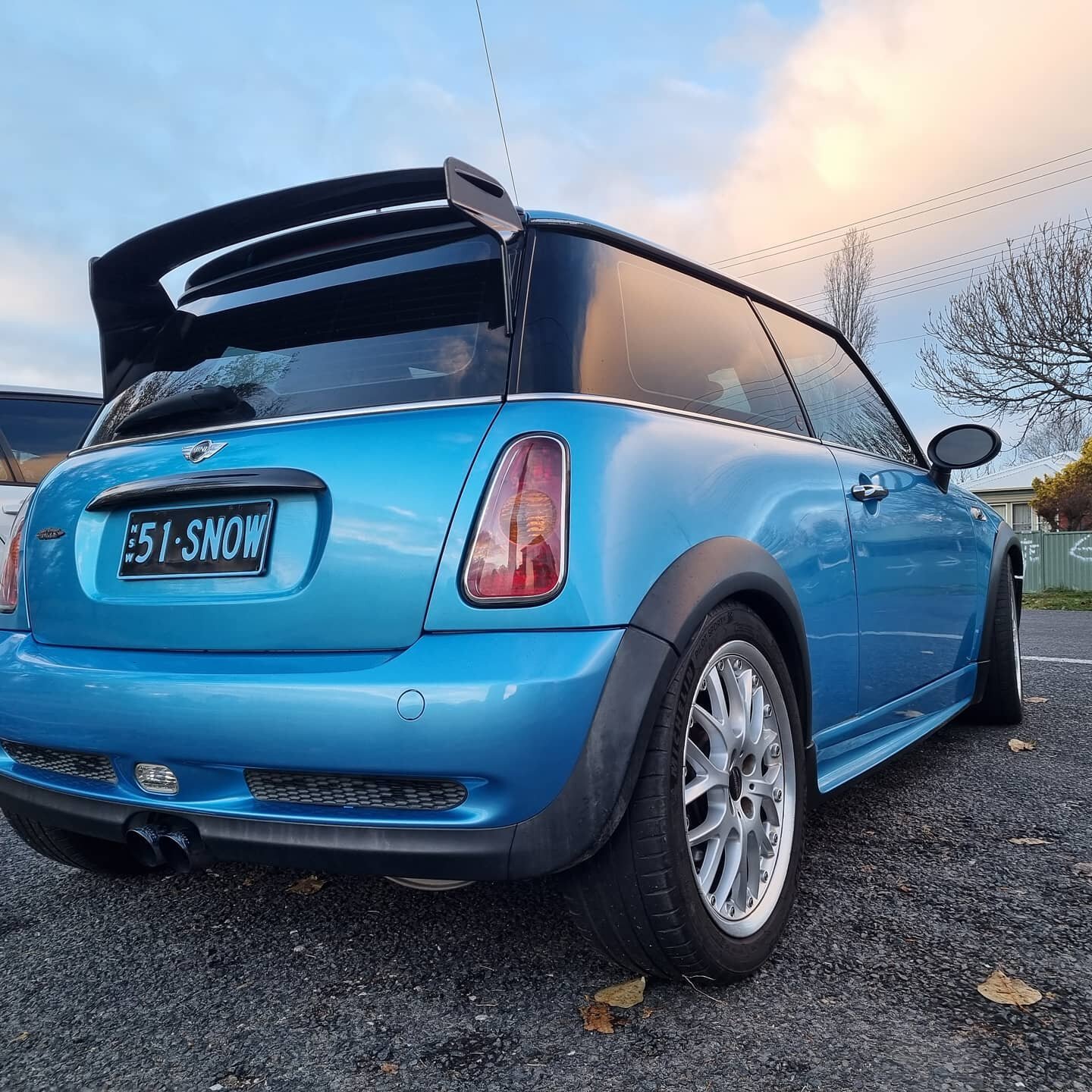 Its Back! 
James' JCW is back from repairs after unfortunately suffering a rear-end accident, can hardly tell anything has happened! 

#thejcwproject #thejcwregister #jcwmini #jcwregister #jcw210 #jcwr53 #electricblue #minijcw #mini #bbs #orranje #or