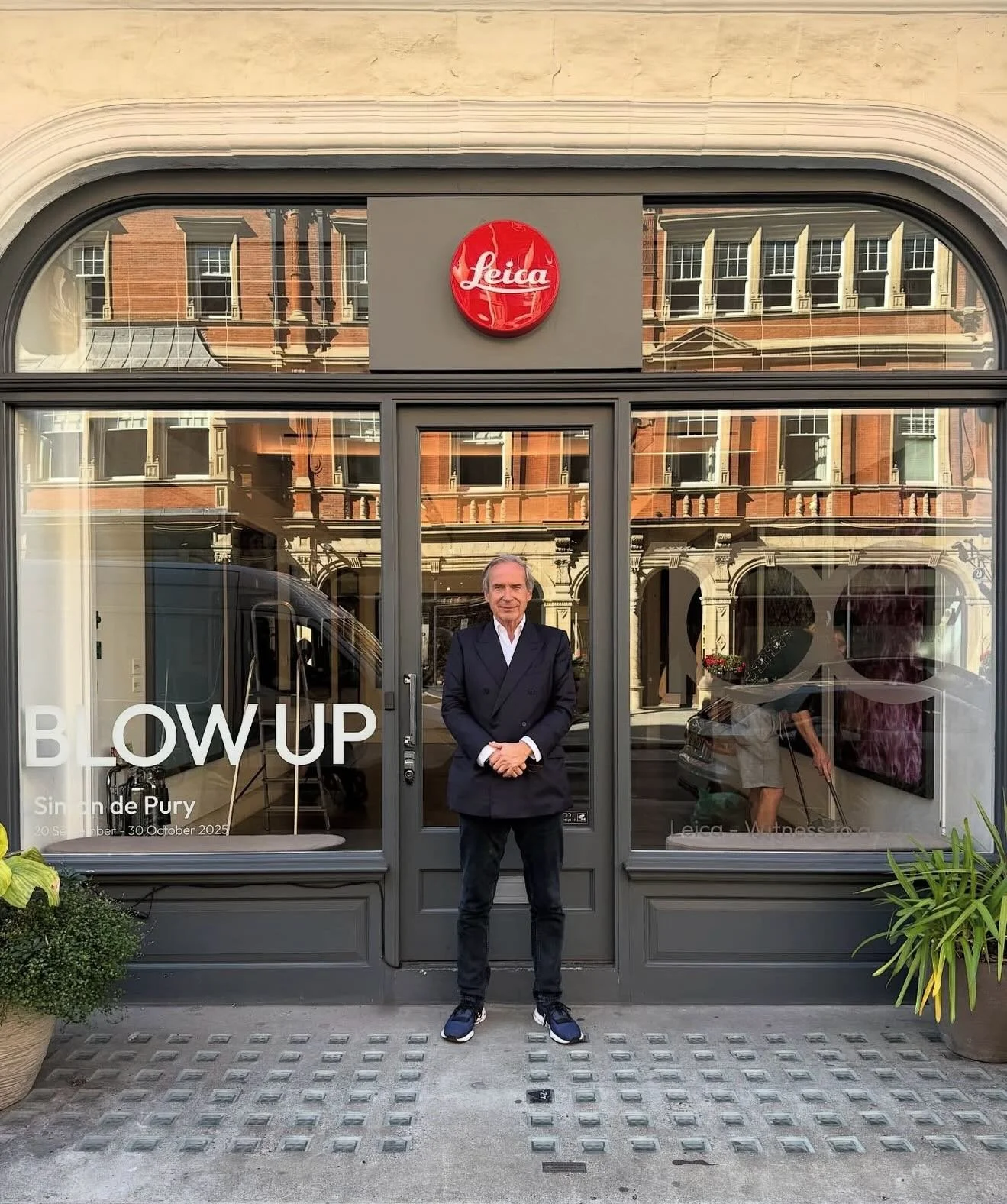 The brilliant man @simondepury opened his first ever London show entitled Blow Up, at @leicauk Gallery last night, curated by the equally brilliant @louproudcurator &hellip; open until 30th October, the work is nothing short of beautiful #leica