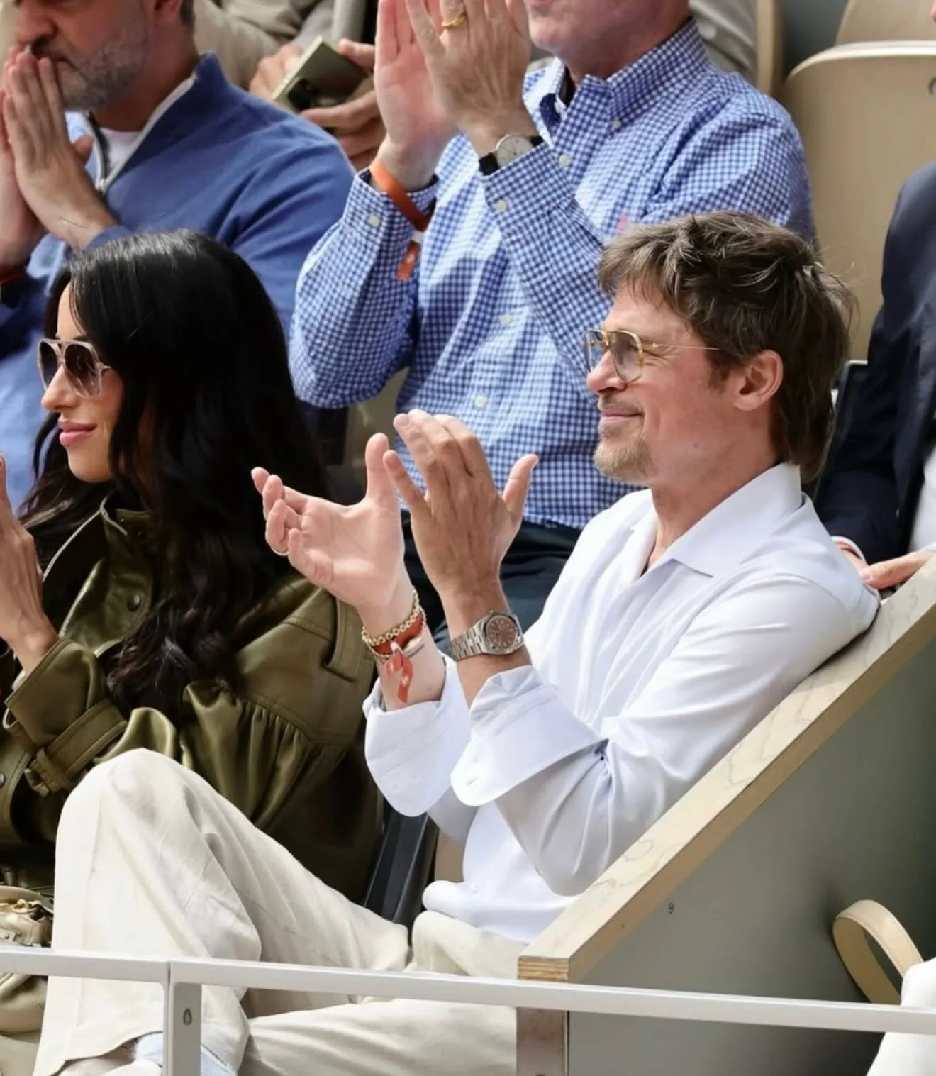 #bradpitt in one of the hottest launches out of @watchesandwonders by @vacheronconstantin the Overseas 39.5 Ultra-thin in platinum at @rolandgarros spotted by @monopusher 📸