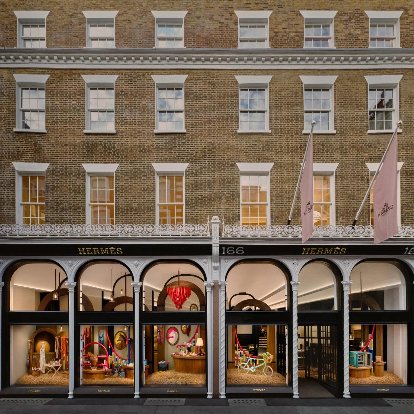 The new @hermes Maison at 166 New Bond Street is made up of six buildings, nearly 2,000 square metres and houses more than five hundred specially selected artworks.  It is also the new home of the finest collection of pieces from @hermeshorloger in a