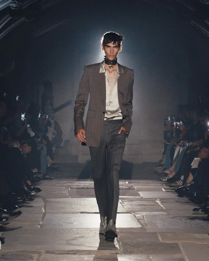 Alexander McQueen first collaborated with @huntsmansavilerow in 2002, so it was a significant moment on Sunday evening @londonfashionweek when @alexandermcqueen and @huntsmansavilerow presented 3 new bespoke looks for SS27, cut in that same cutting r