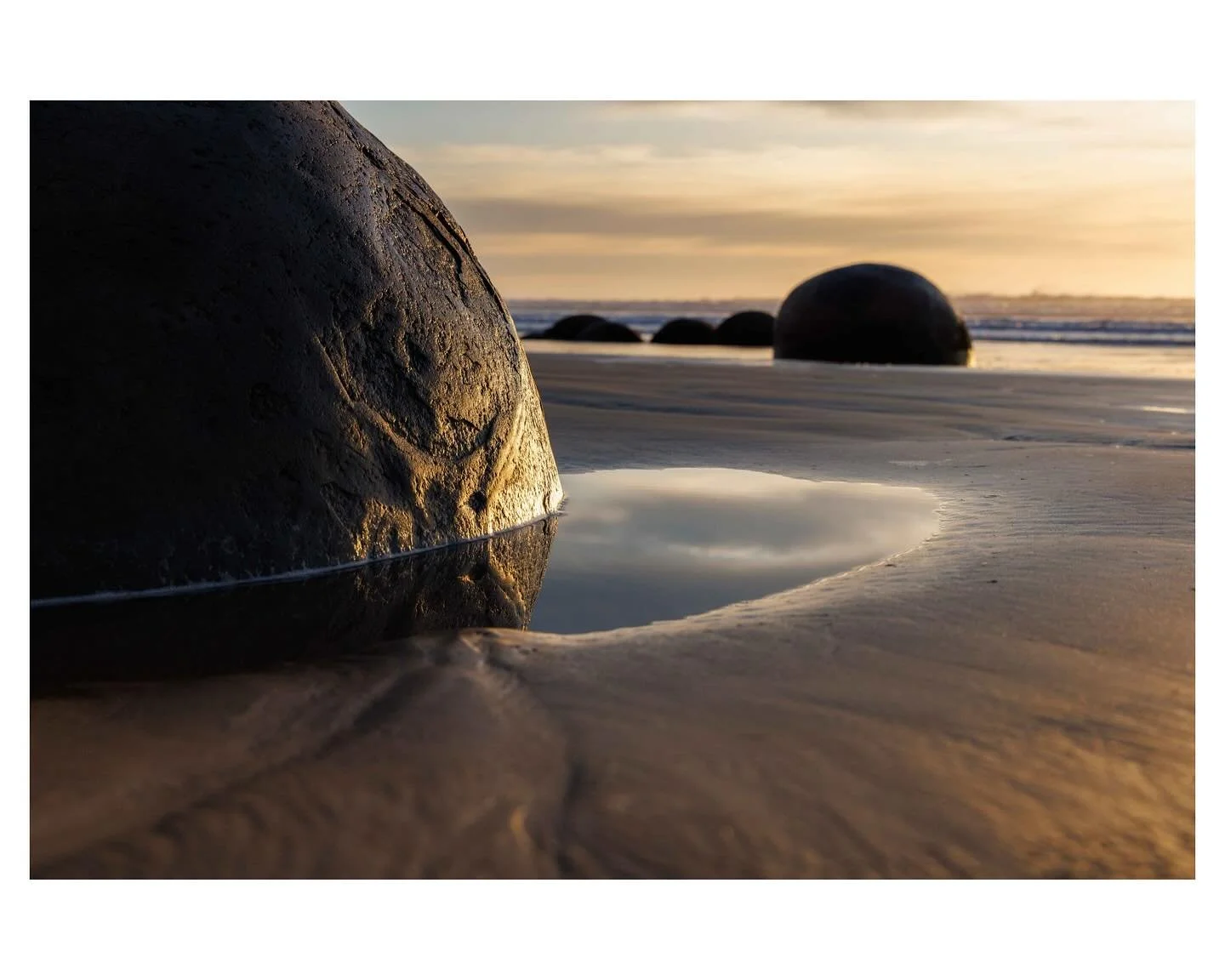 If you’re in Melbourne this weekend come along and checkout the @melbourne_camera_club Nature Photography Exhibition! ๐ธ ๐ผ๏ธ Open Sat / Sun / Mon 11am-3pm. I have a couple of images on display including this one of the Moeraki Boulders at sunri
