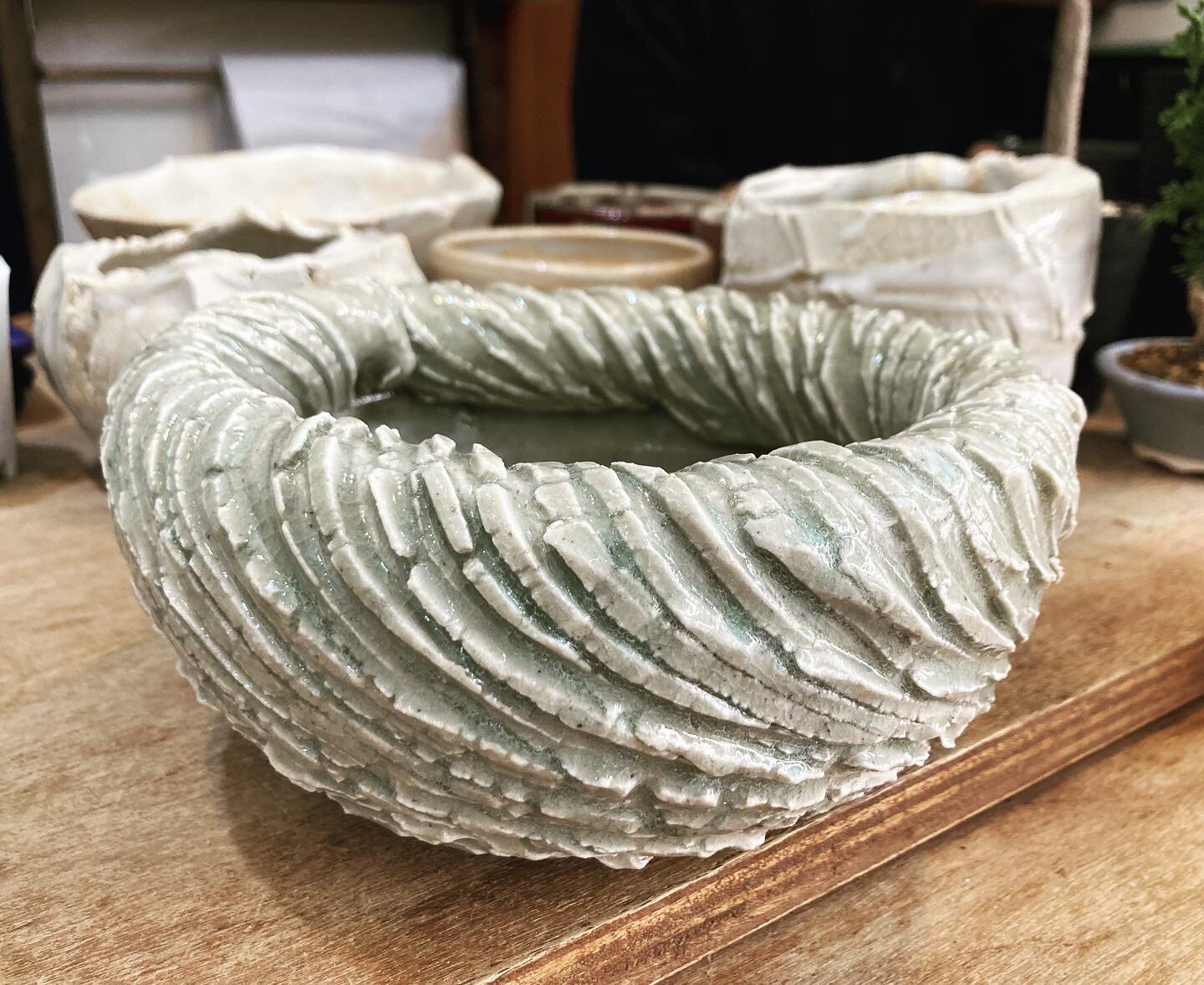 Faceted plant pot under reduction firing.  Its available in @forestroundround . Please check the IG. #forestroundround #yehyehpottery #火炭自得窰工作室 #ceramics #faceted #hongkong #plantpot #reductionfiring