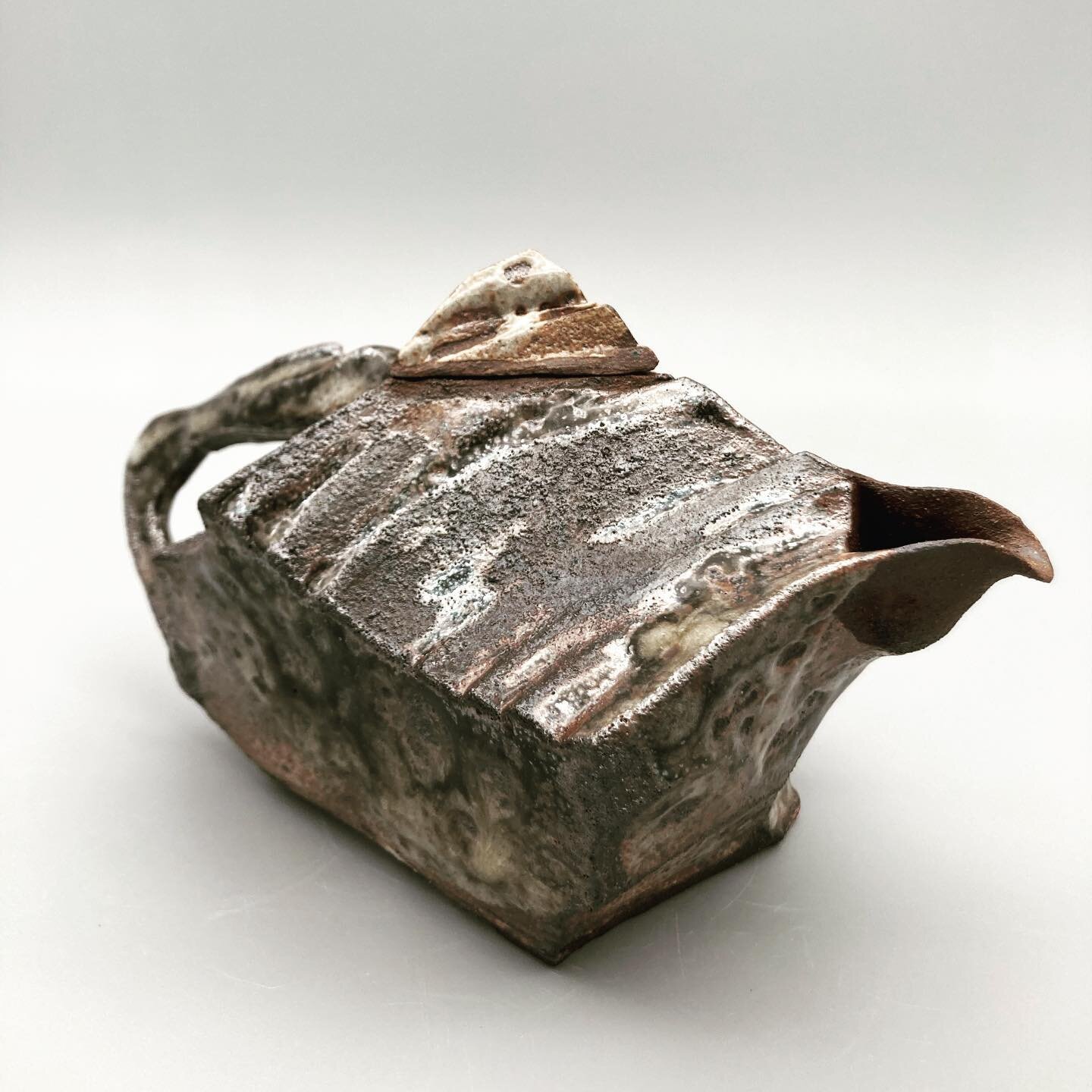 Faceted teapot under reduction firing #ceramics #yehyehpottery @fotanikiln #hongkong #teapot #reductionfiring