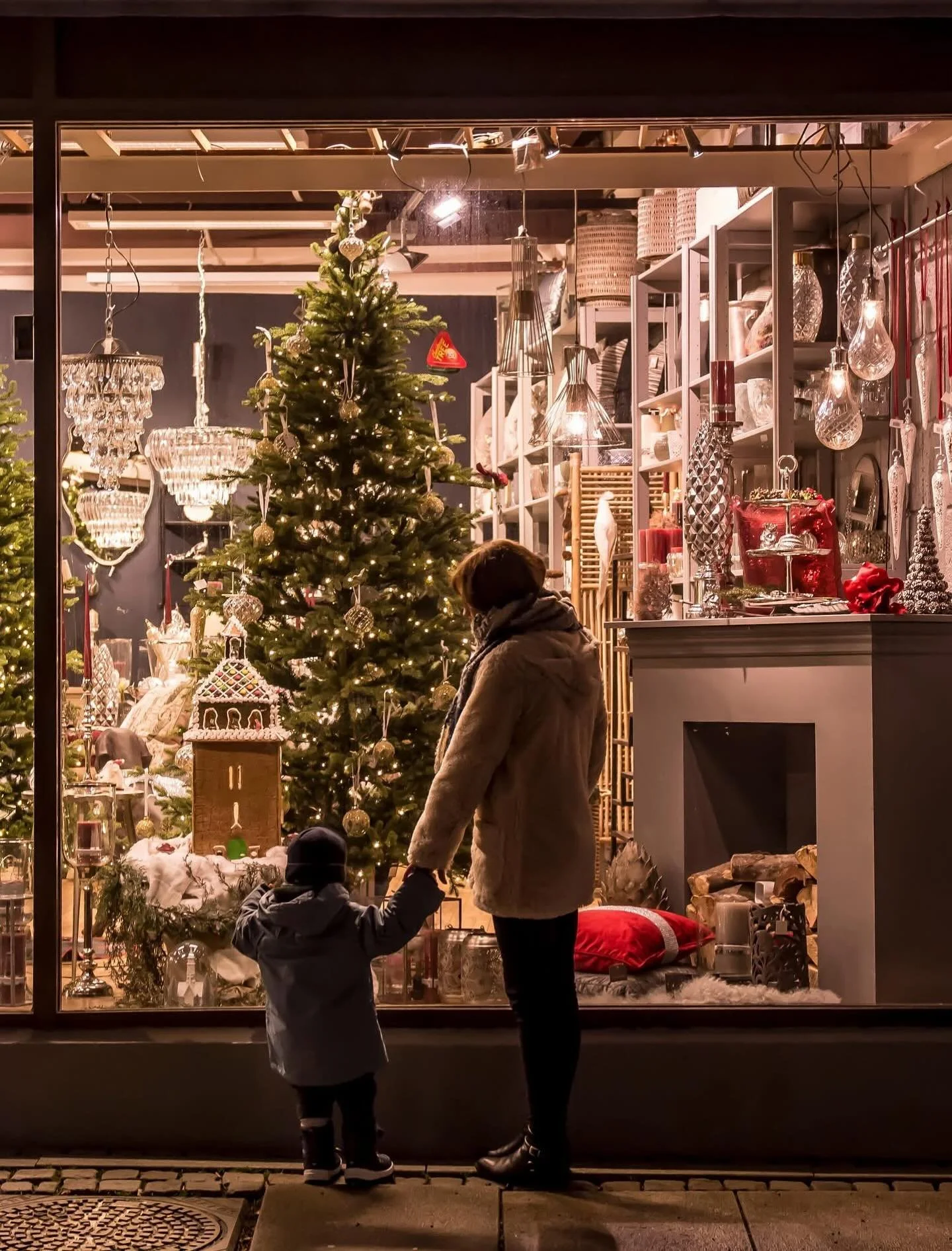 Gleder du deg også til jul?
29. november feirer vi jul i byen, og DU er velkommen til å ha stand i gågata vår denne dagen🧑‍🎄
Send oss en e-post på post@mossisentrum.no så hjelper vi deg med lenke for p&arin