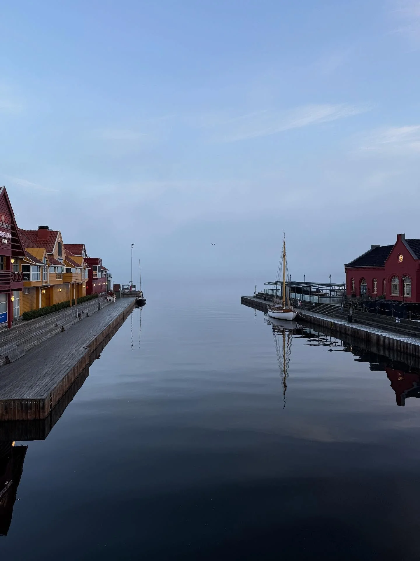 God morgen Moss❤️

#mossavis #byliv #elskermoss #mossisentrum @visitostfold_official