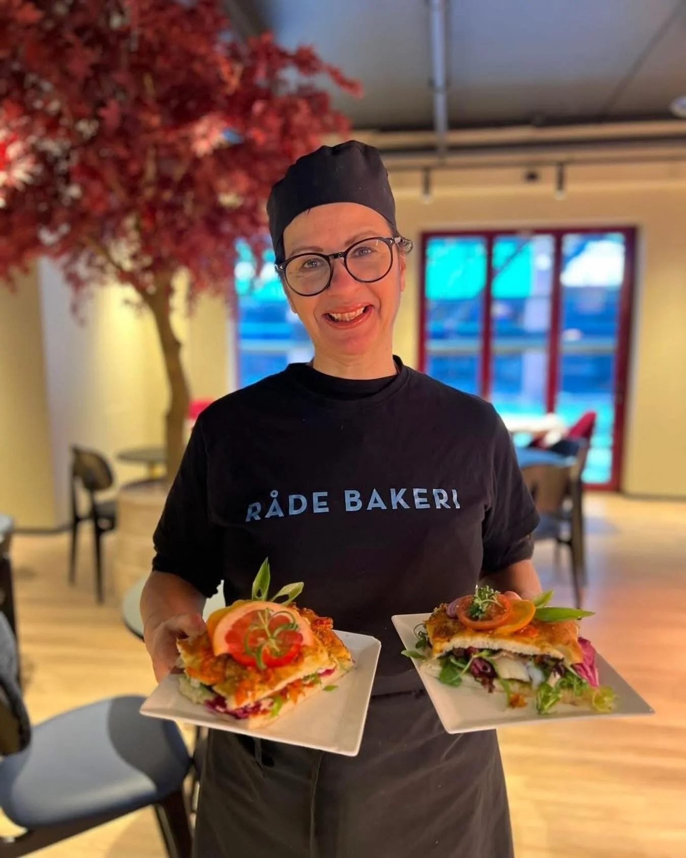 Endelig &aring;pner R&aring;de Bakeri sin splitter ny bakerikaf&eacute; p&aring;  @amfimoss 

Torsdag 19. februar. Kl. 10.00 er DU velkommen til &aring;pning med inngang b&aring;de fra g&aring;gaten og fra senteret ❤️og til sommeren kan du ogs&aring;