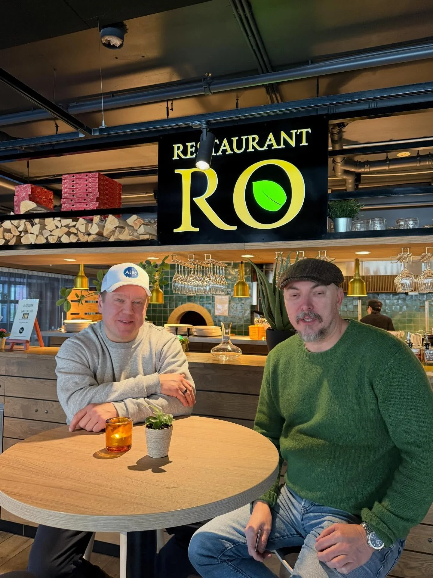 Vi starter uken med &aring; &oslash;nske  Restaurant Ro hjertelig velkommen som nytt medlem og samarbeidspartner! ✨
 
Vi er stolte og glade for &aring; &oslash;nske Restaurant Ro inn i fellesskapet v&aring;rt &ndash; et av flere spennende og popul&ae