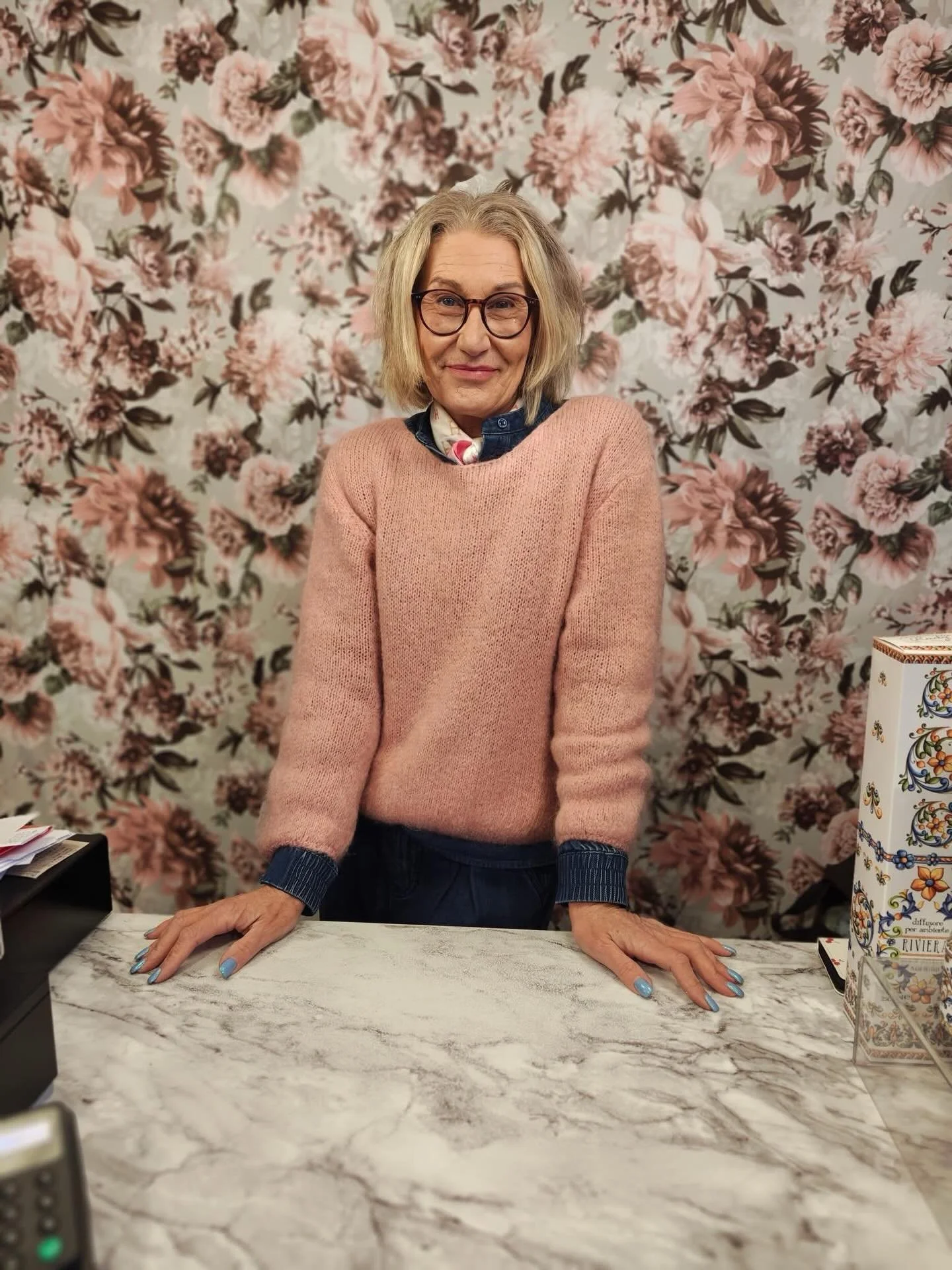 🌟Vi gleder oss over &aring; presentere m&aring;nedens lokale helt 🌟

Yvonne har drevet @mellershus p&aring; Jel&oslash;ya i 5 &aring;r. 
Denne fantastiske lille butikken med stort utvalg, personlig service og nydelig beliggenhet. 
Yvonne nyter &ari