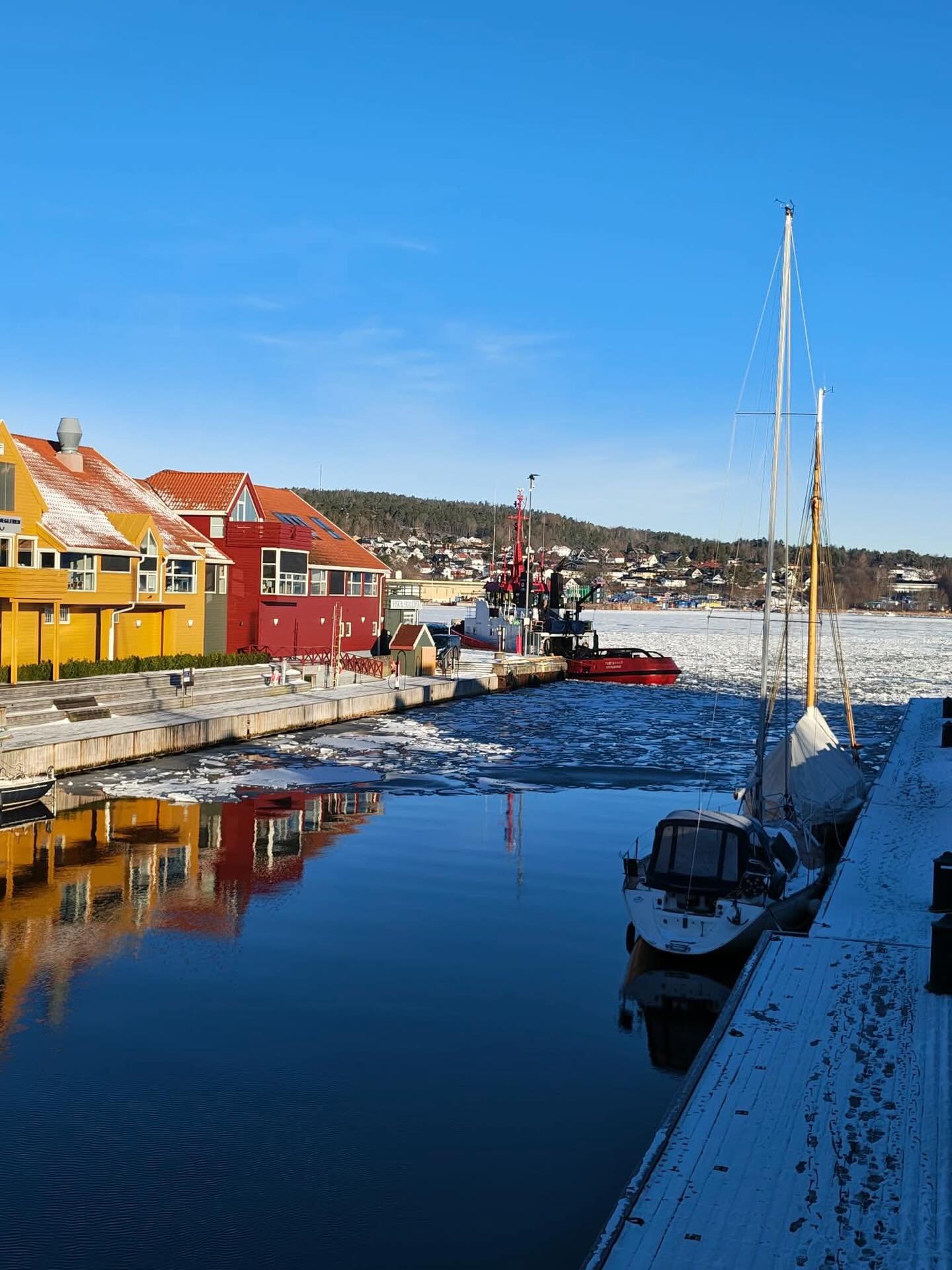 Hver gang du bruker sentrum bidra du til at byen v&aring;r lever- hele &aring;ret💕

Uansett om du handler i en butikk, spiser p&aring; restaurant,g&aring;r p&aring; konsert, tar en kinotur eller svinger innom sk&oslash;ytebane - Takk for at DU handl