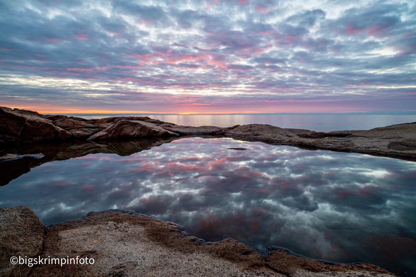 Couple minutes before sunrise&hellip; Narragansett, RI  1/7/23
&bull;
&bull;
www.bigskrimpinfoto.com
&bull;
&bull;
#ig_rhody #ig_rhodeisland #rhodeisland_igers #rhodeisland #rhodeislandphotographer #naturalrhodeisland #southcountyri #401shooters #ig_