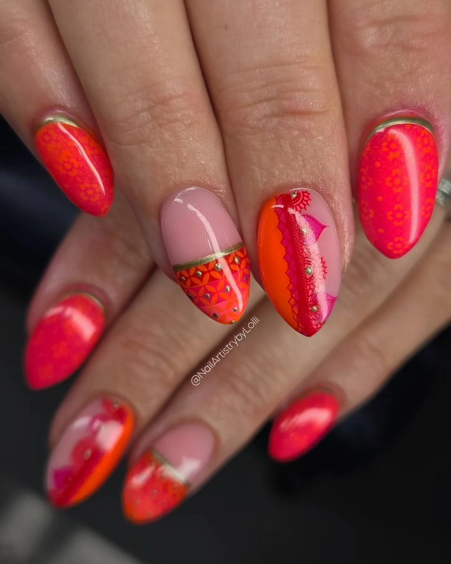 A Moroccan tile fantasy βοΈ
@homeofnailart 
Pure foundation sugar
Mirror gold detail paint
@clearjellystamper @originalclearjellystamper 
Moorish motifs - cjs lc-26
Stamping polishes
@magpie_beauty 
Maryland gel colour
#nailartist #nailitdail