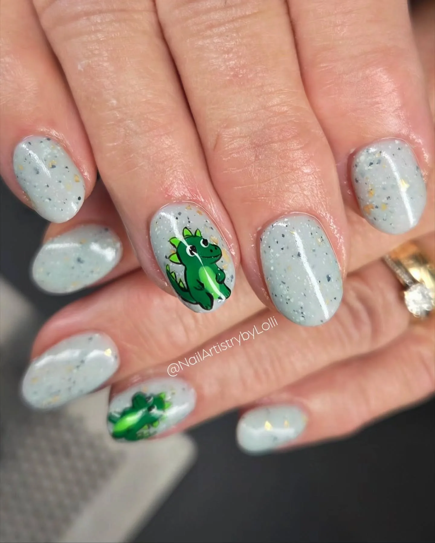 Sometimes you just need a little Dino for your grandsons birthday π 
@homeofnailart 
Pure Foundation 
Detail paints
@madam_glam 
Aurora gel polish
*Use my code nailartistrybylolli30 for money off π*
#nailartist #nailitdaily #nailitpro&