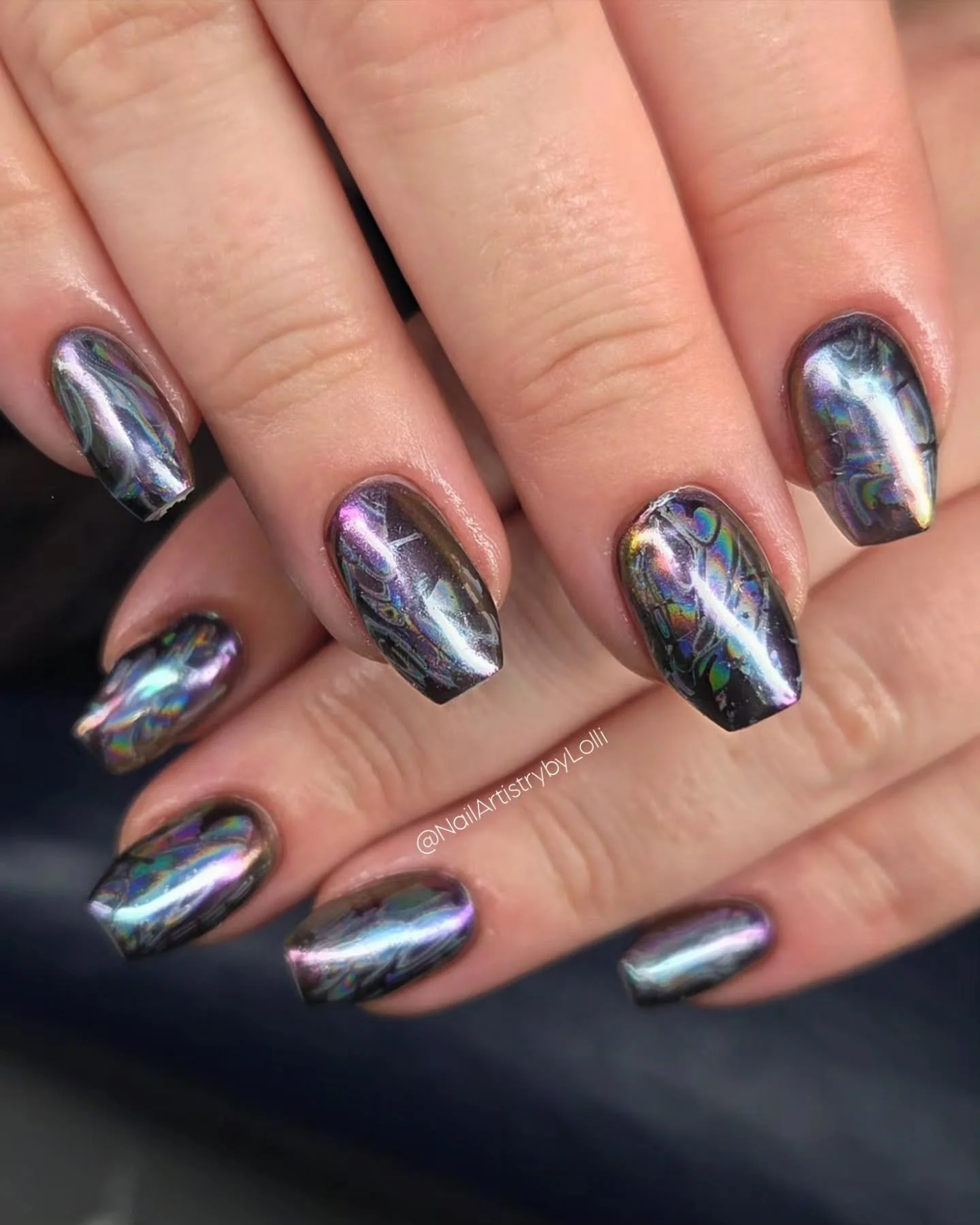 Oil spill for my petrol head π
@homeofnailart 
True foundation 
Black gel polish
Iridescent foils and duo chrome chromes
#nailartist #nailitdaily #nailitpro #scratchmagazine #gelnails #gelnailart #nailtechnician 