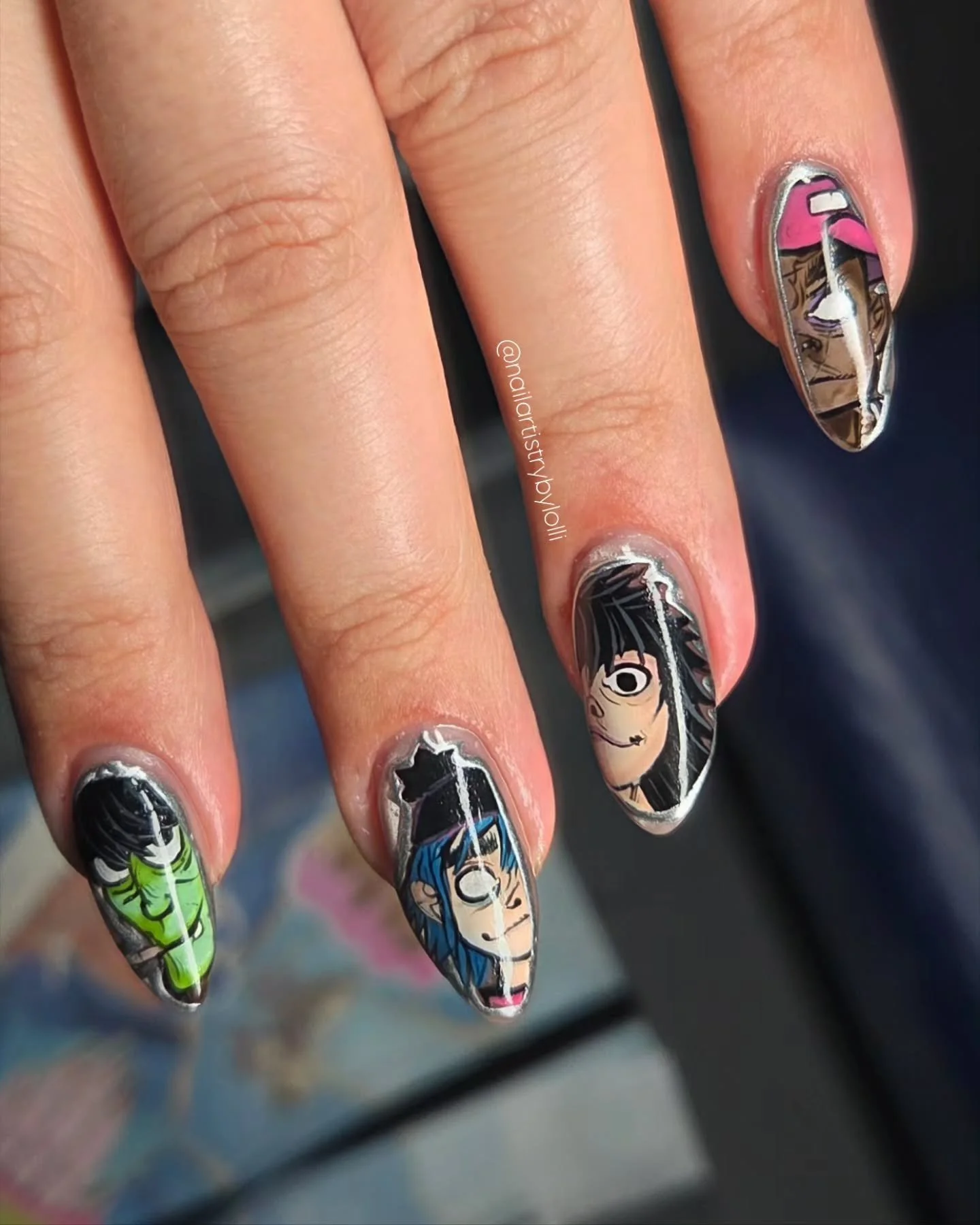 For tomorrow's Gorillaz day for our 8th anniversary π€
These took 3 hours of painting making full use of my @paintcurepeel system and detail paints by @homeofnailart and @nails_luxeofficial !
Which band member is your fave ? 
 @gorillaz 
@houseofko