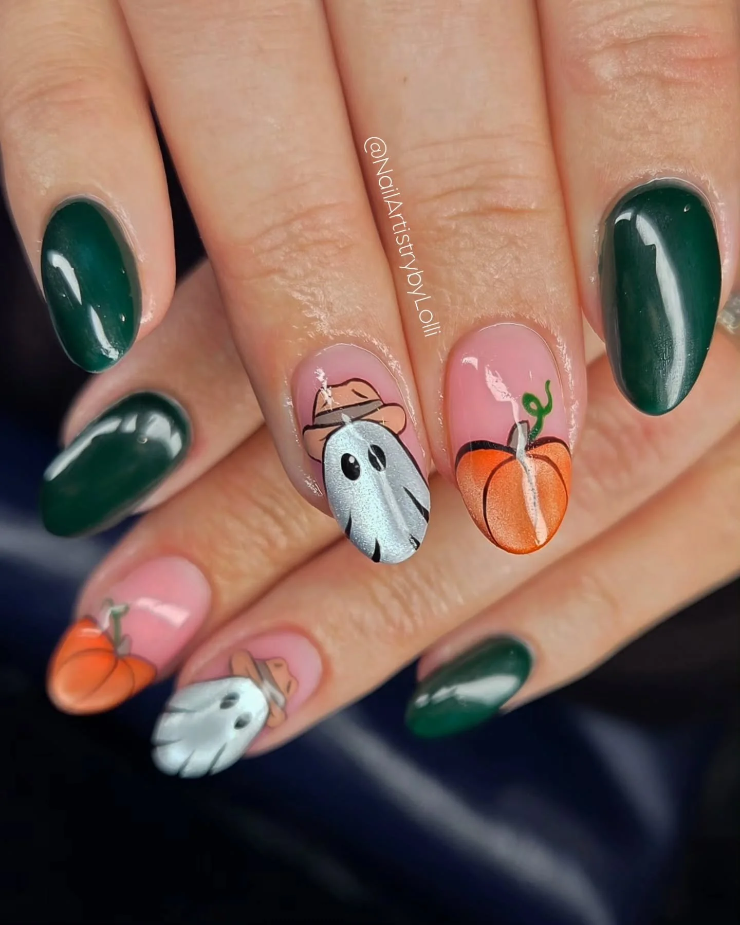 My sister will I think now have country nails forever. No matter the season π€ π»
@homeofnailart 
Pure foundation sugar
Satin gel polish
Black,mink and slipper detail paints
Super shine 
@madam_glam - use code nailartistrybylolli30 for money off π?
