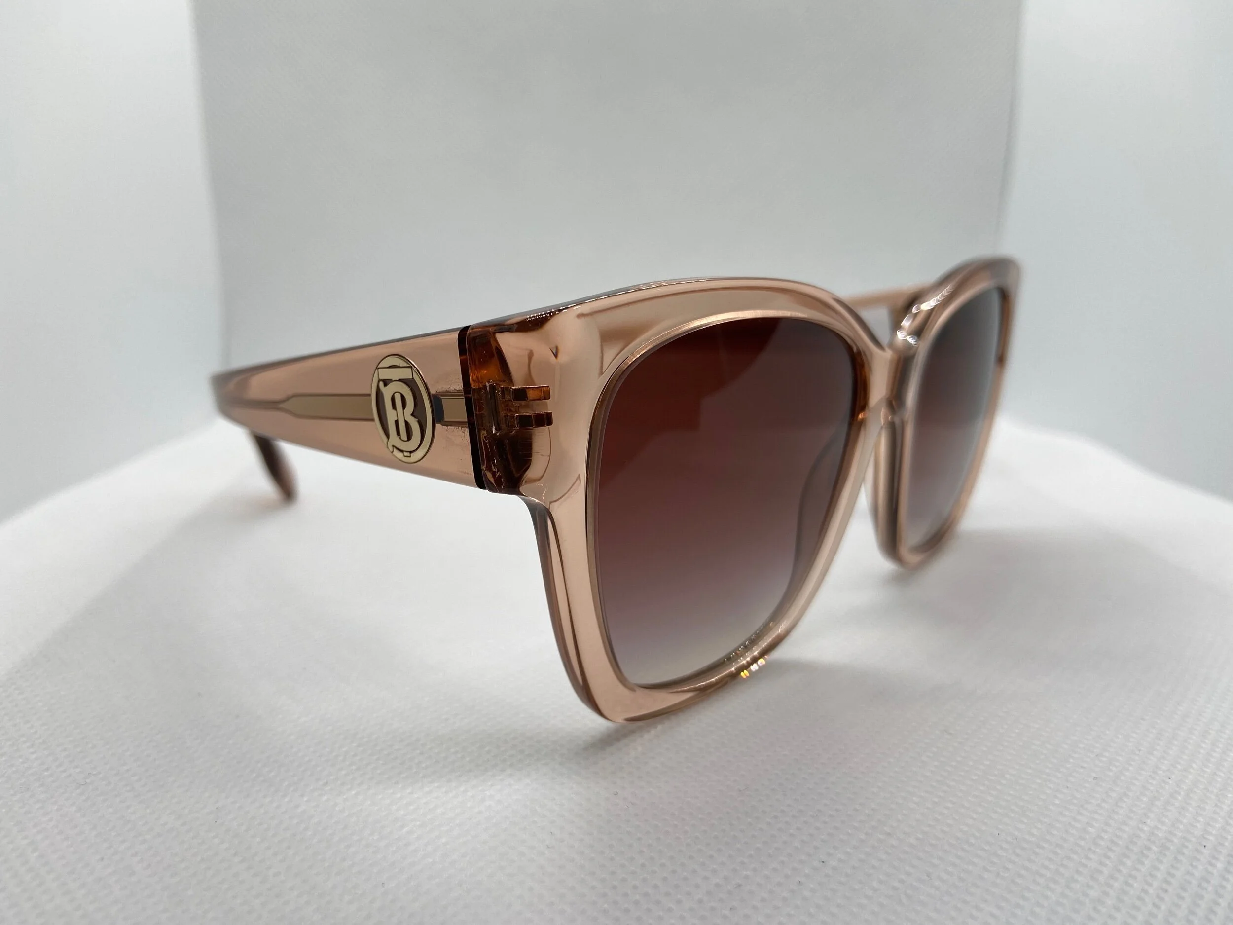 D7D3B173-89C0-4499-BAF5-73A5C37AC341