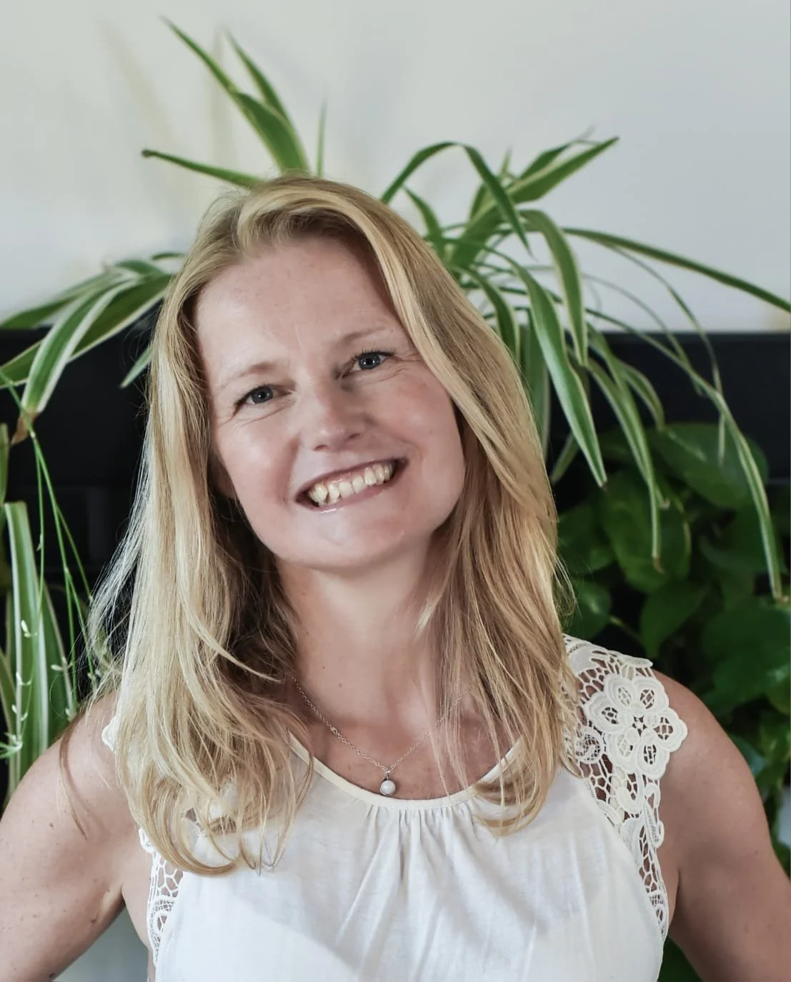 LUCY BISHOP, Nutritional Therapist
